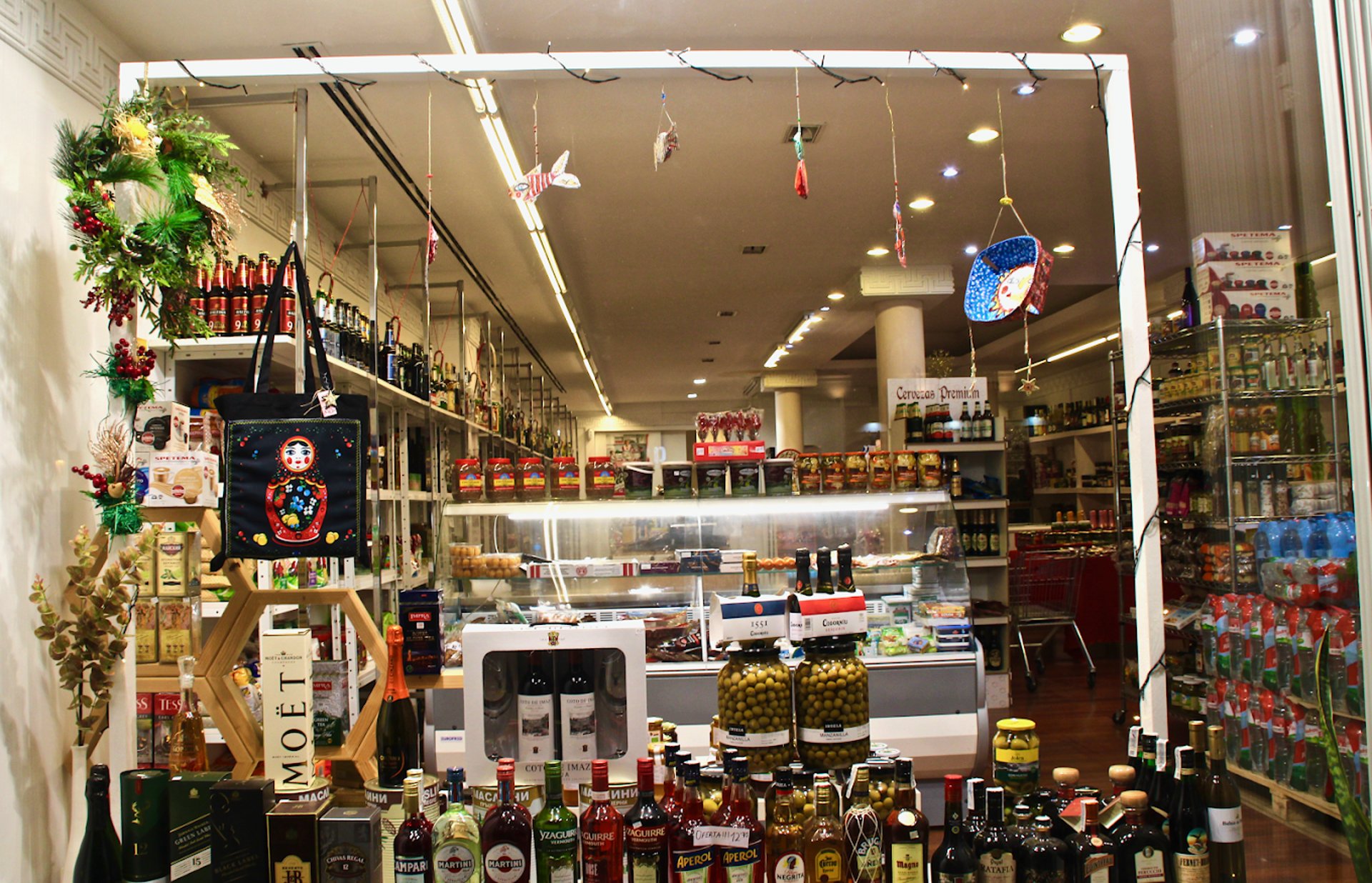 black and white bed linen