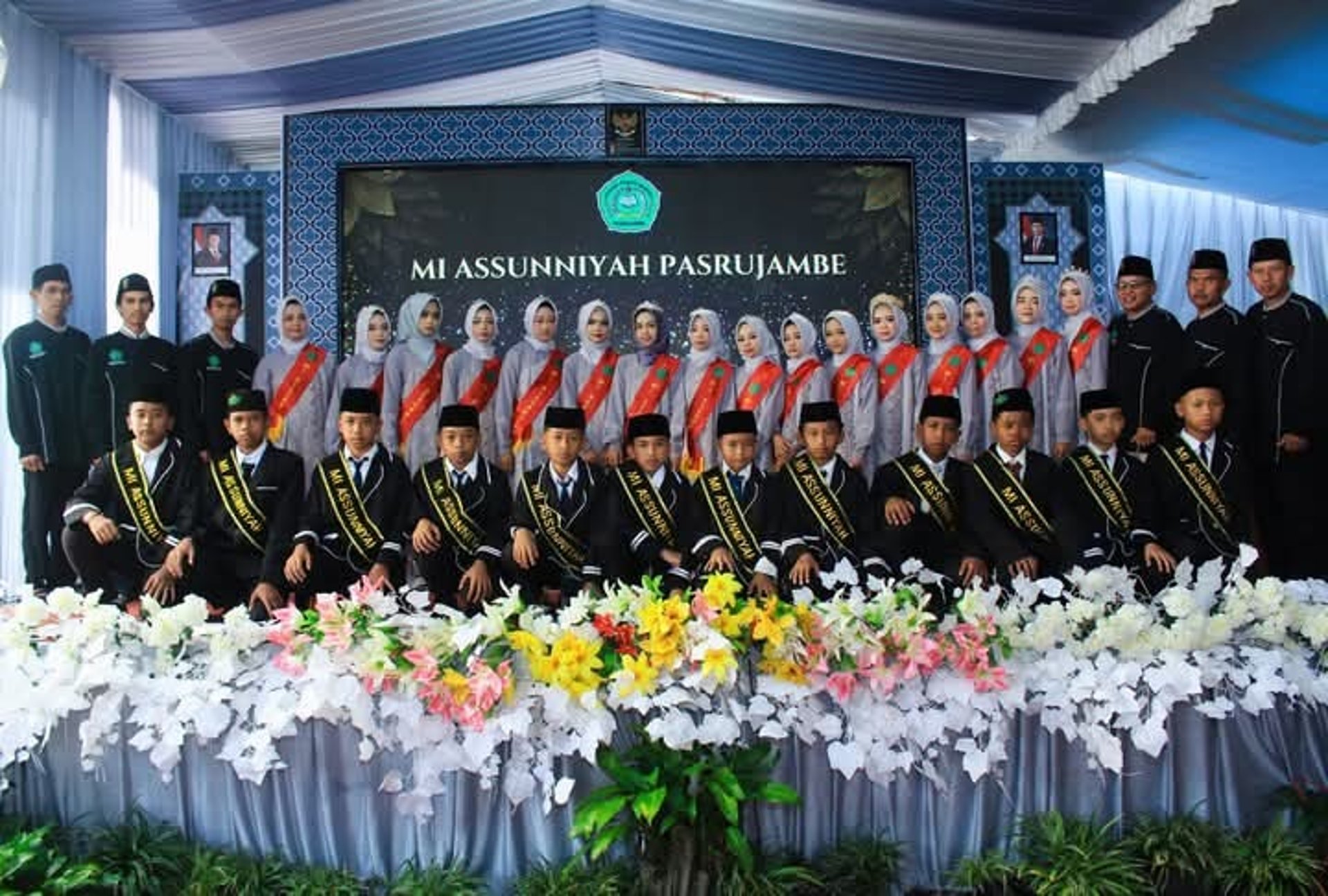 black and white bed linen