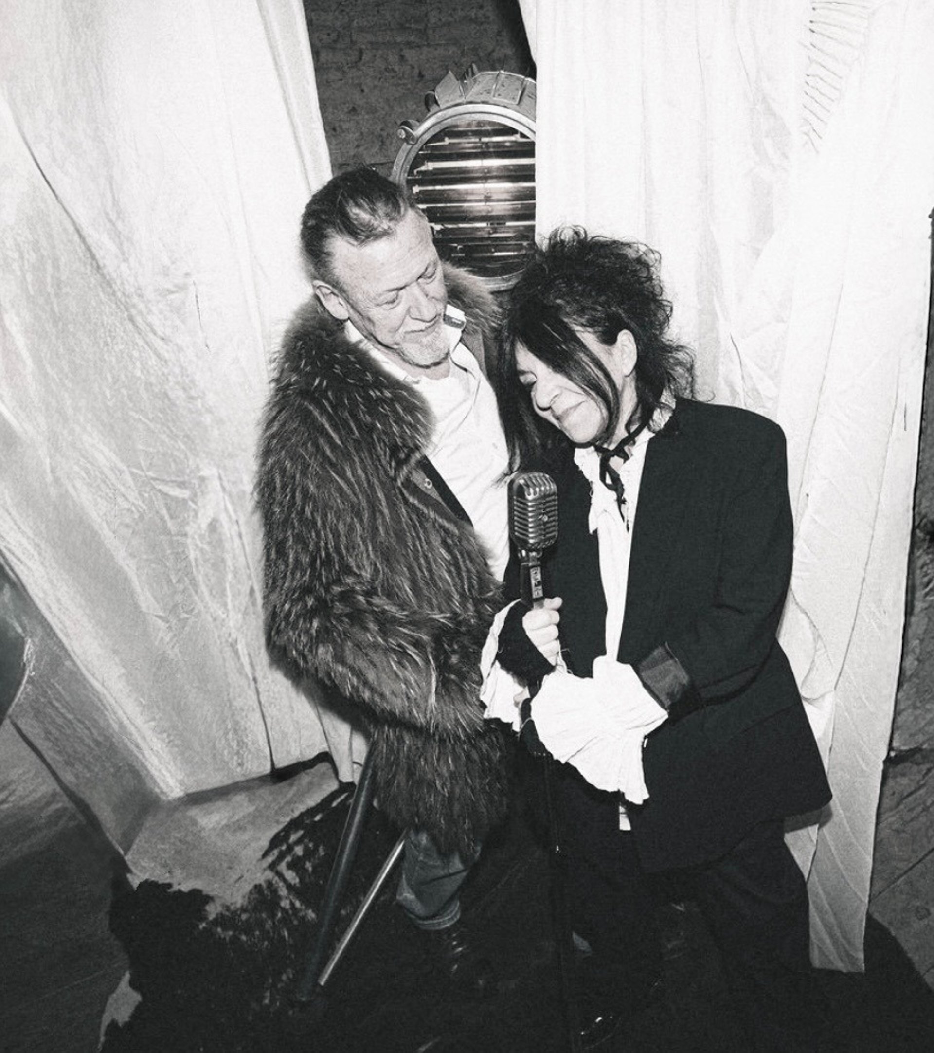 black and white bed linen