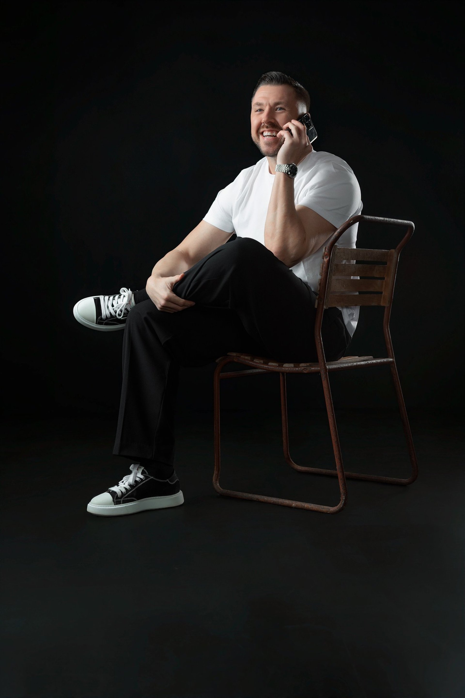 gray computer monitor