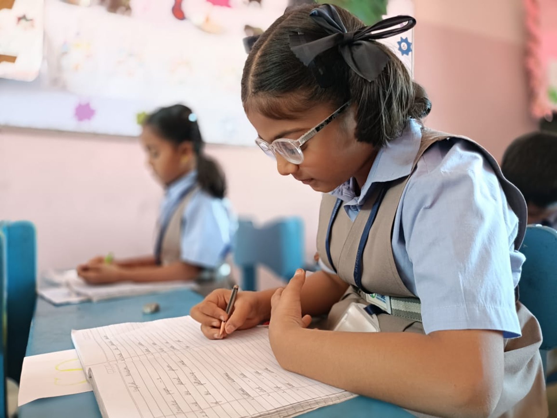 gray computer monitor