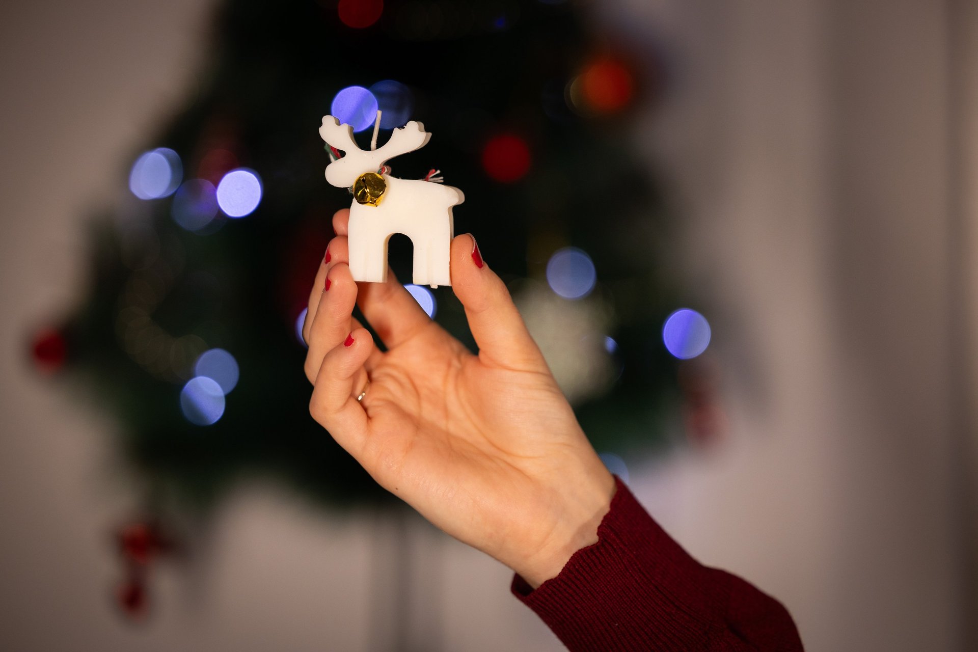 gray computer monitor