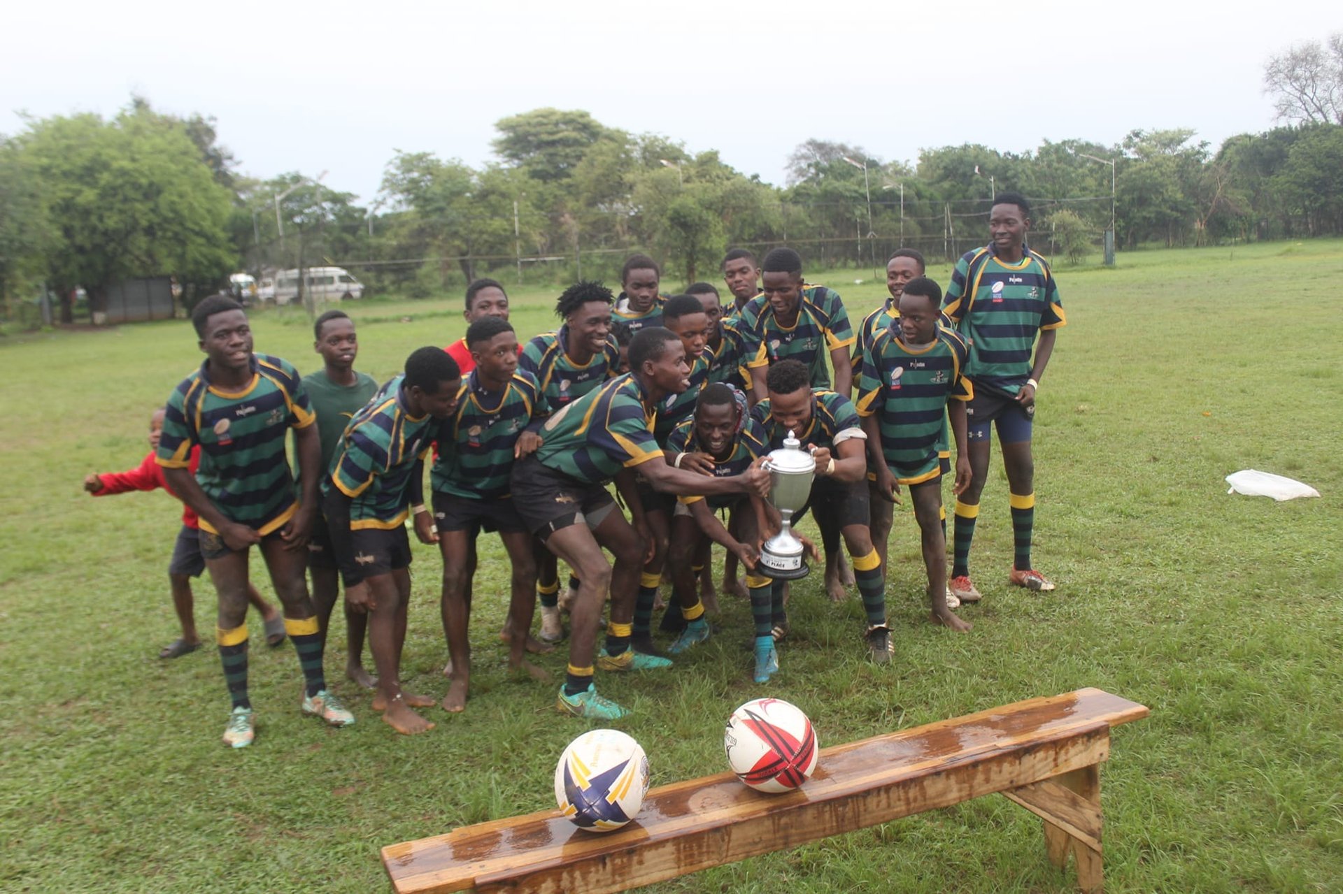 black and white bed linen
