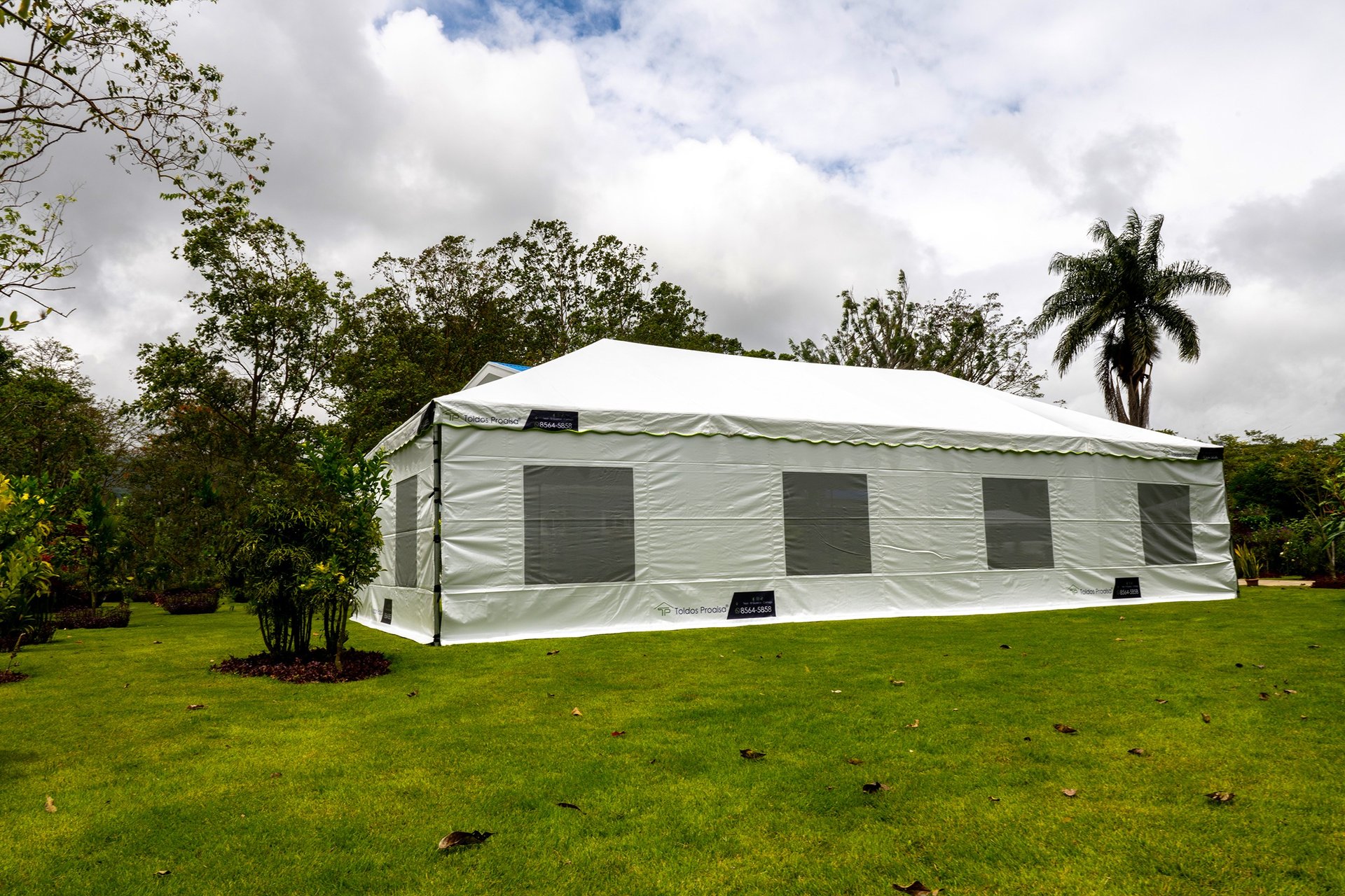 gray computer monitor