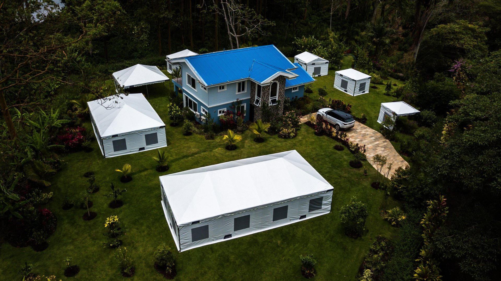 black and white bed linen