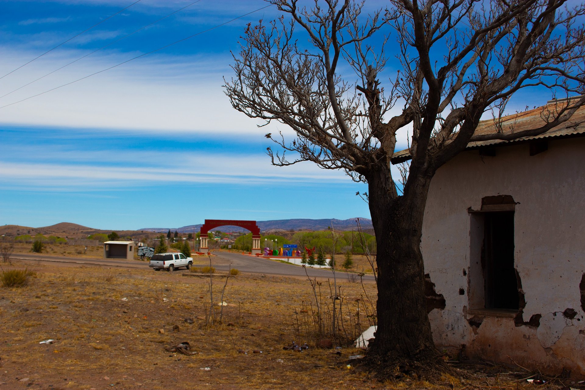 gray computer monitor