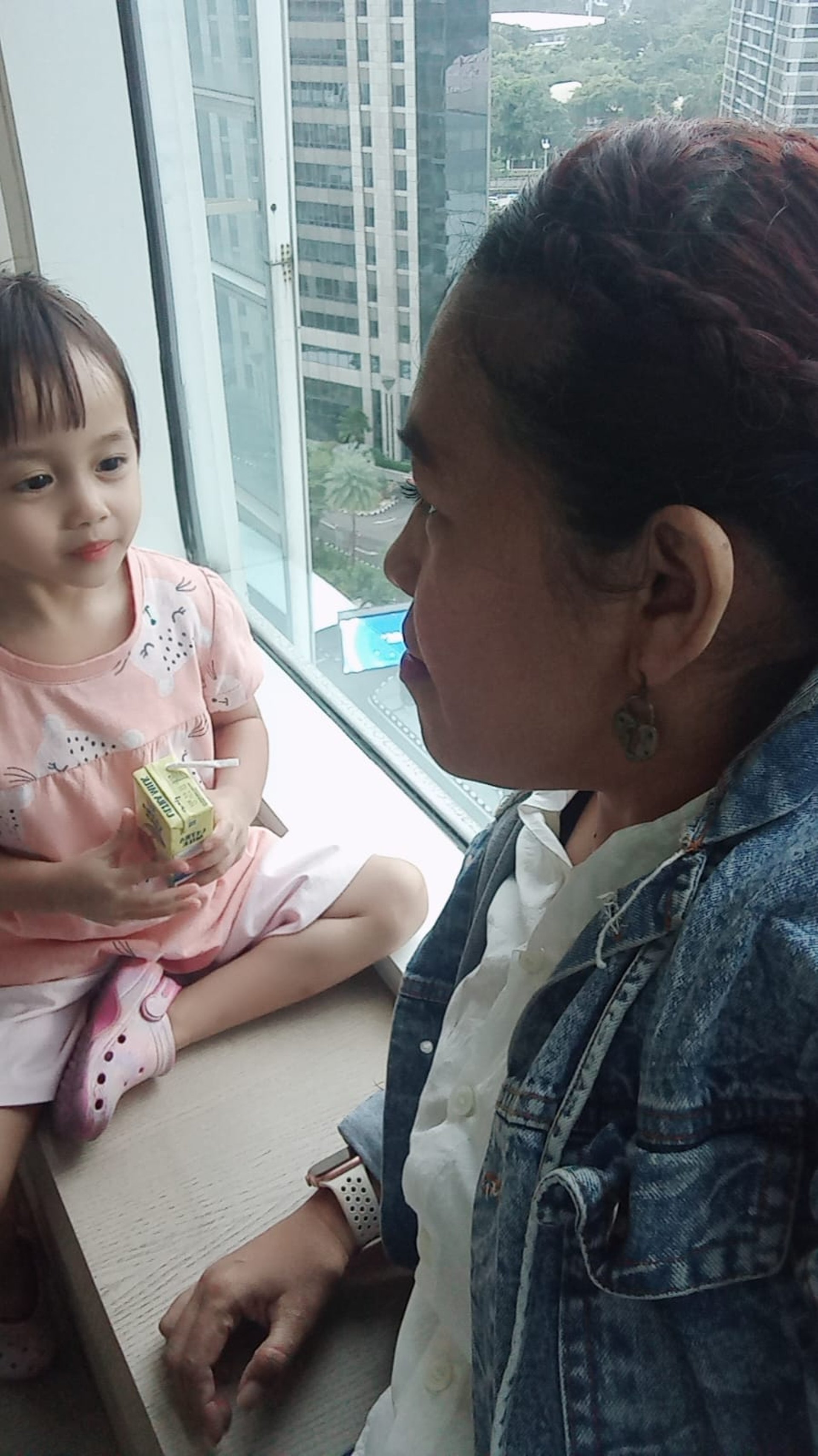 gray computer monitor