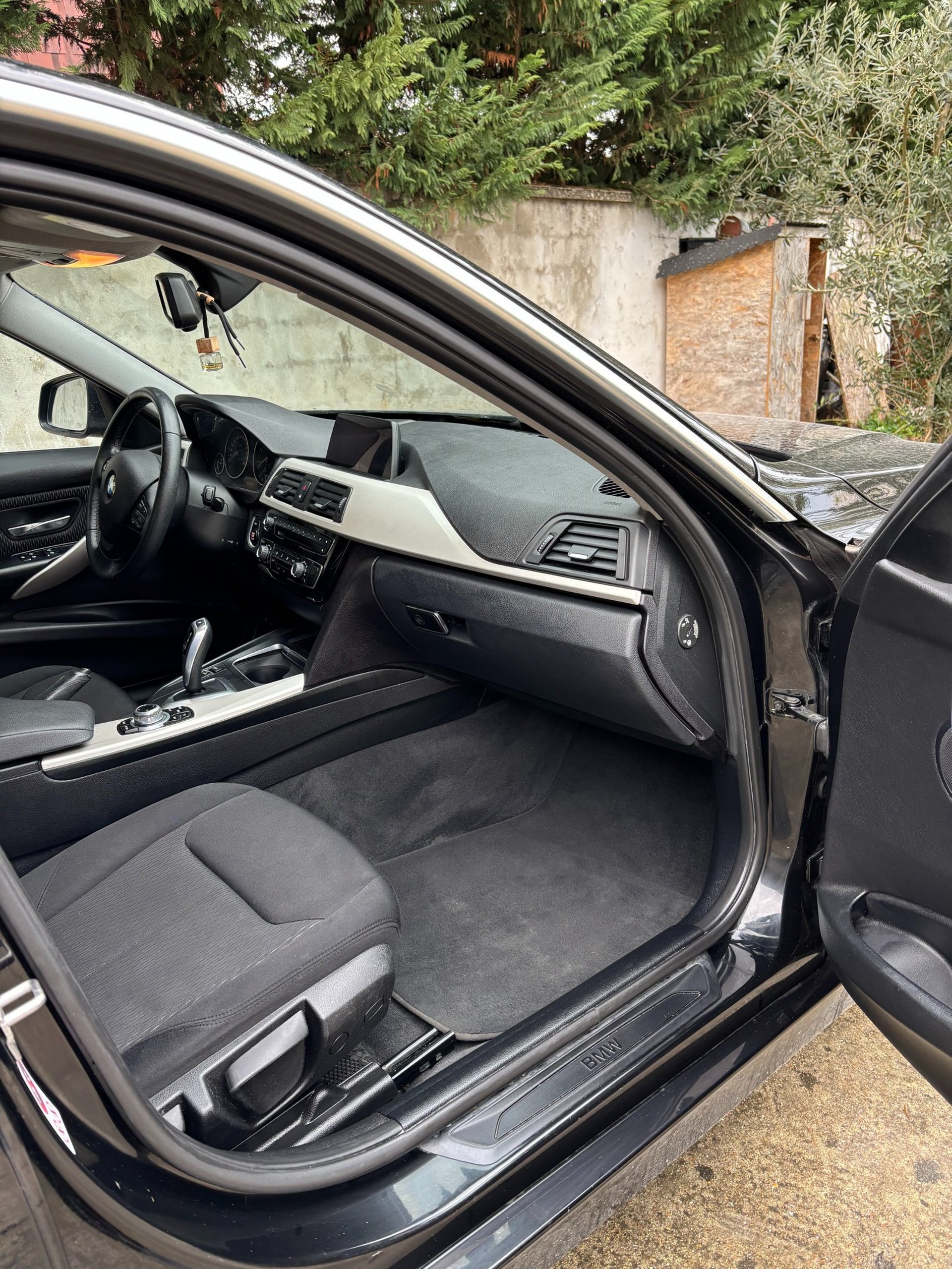 black and white bed linen