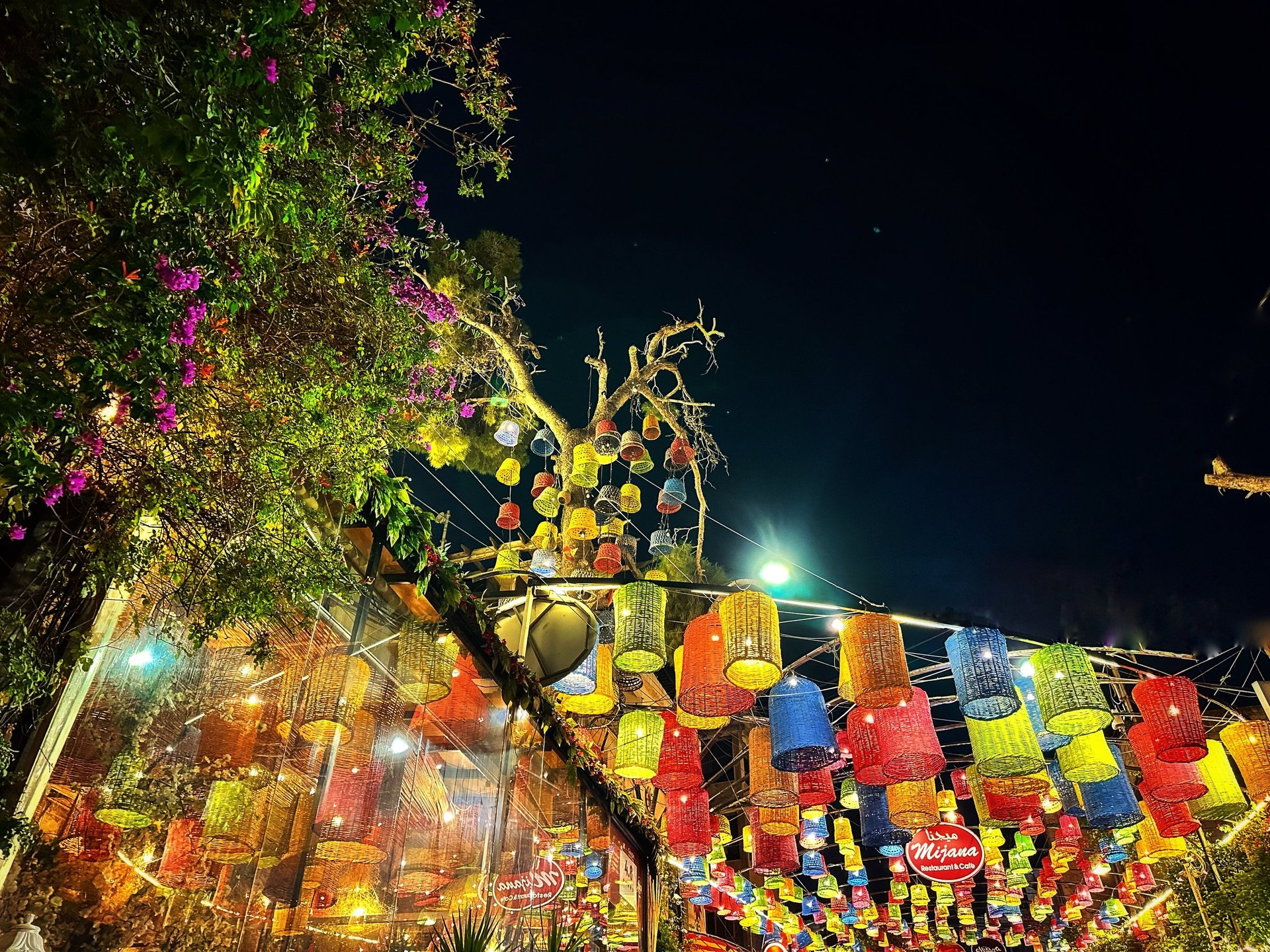 black and white bed linen