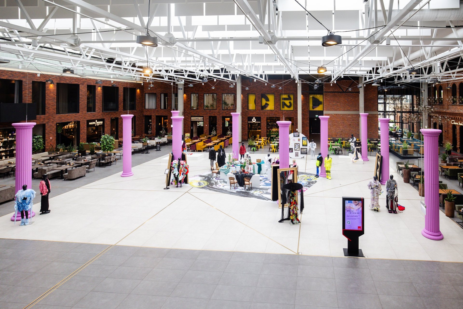 black and white bed linen