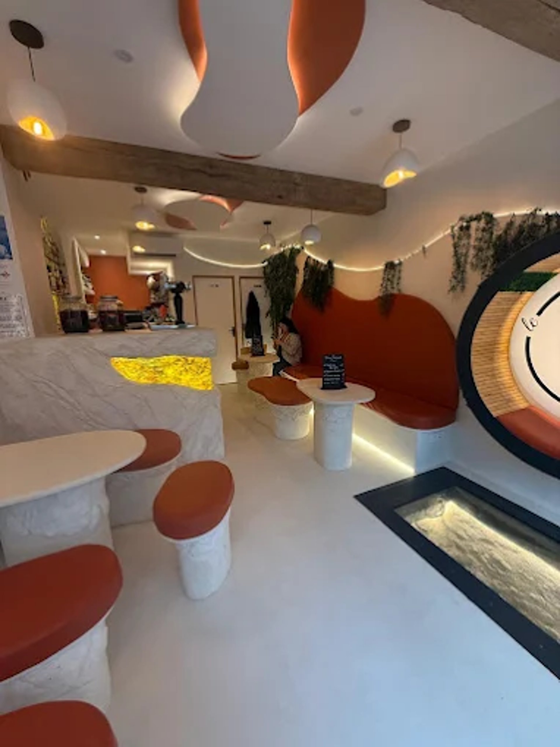 black and white bed linen