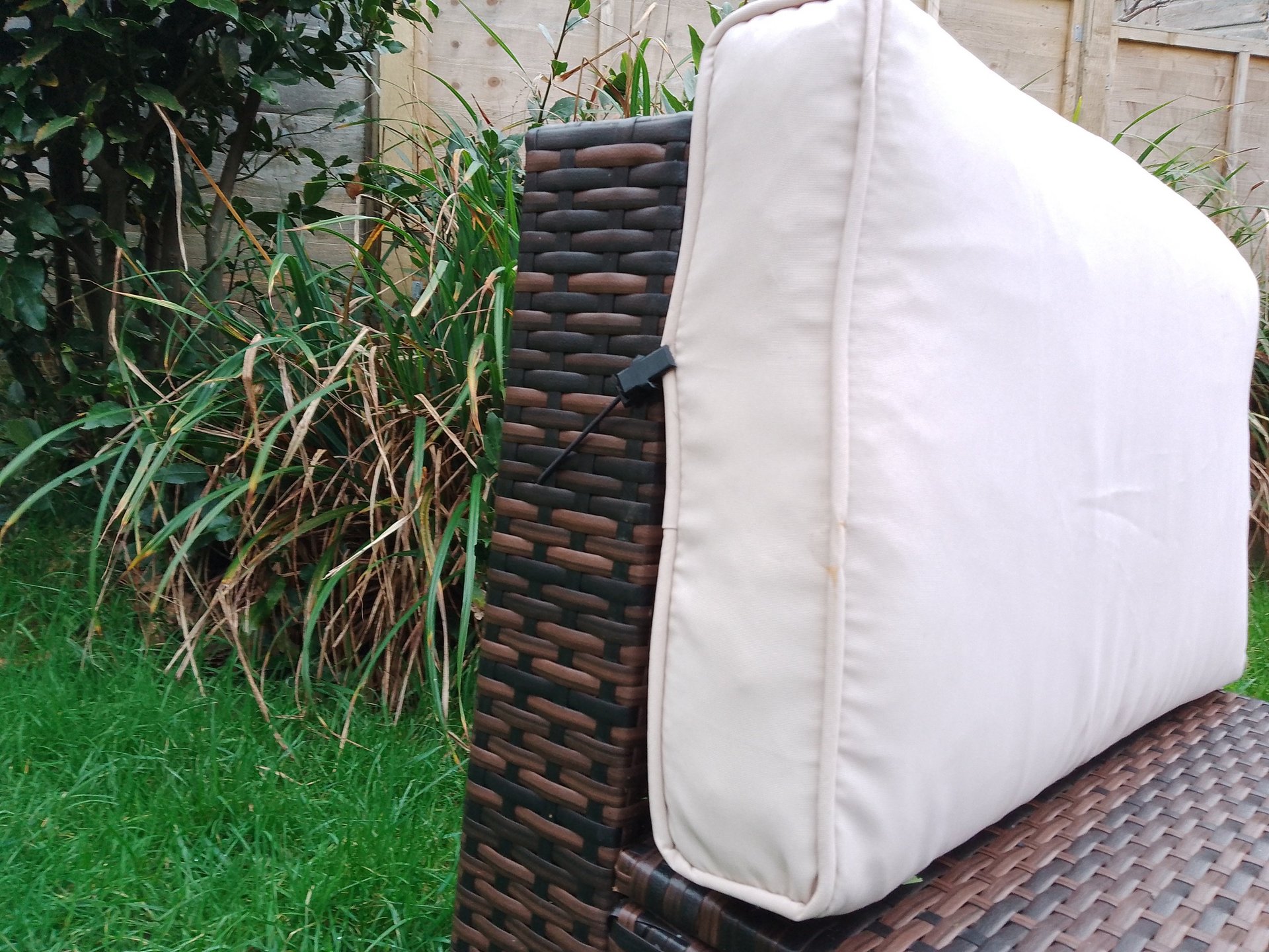 black and white bed linen