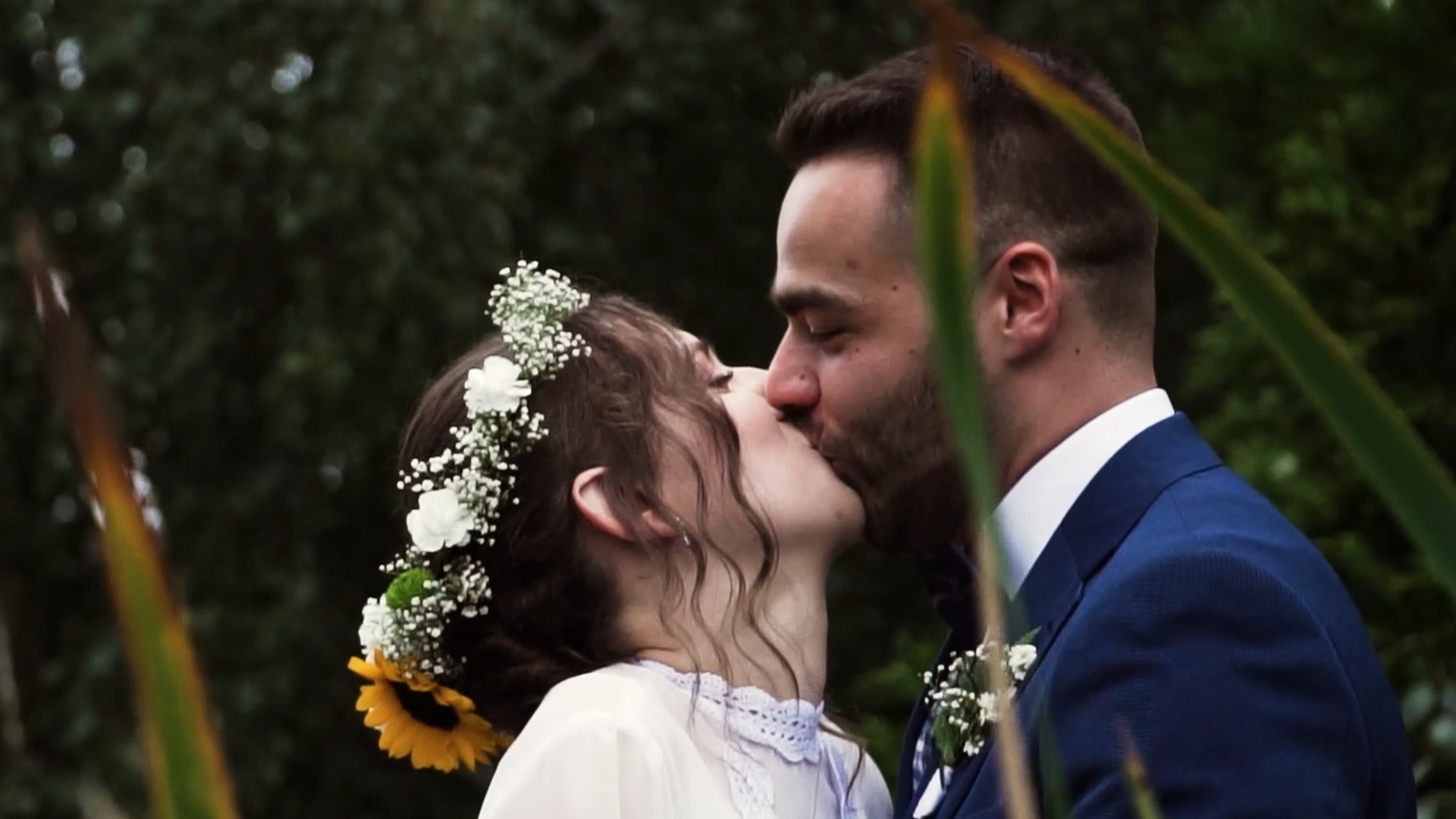 black and white bed linen