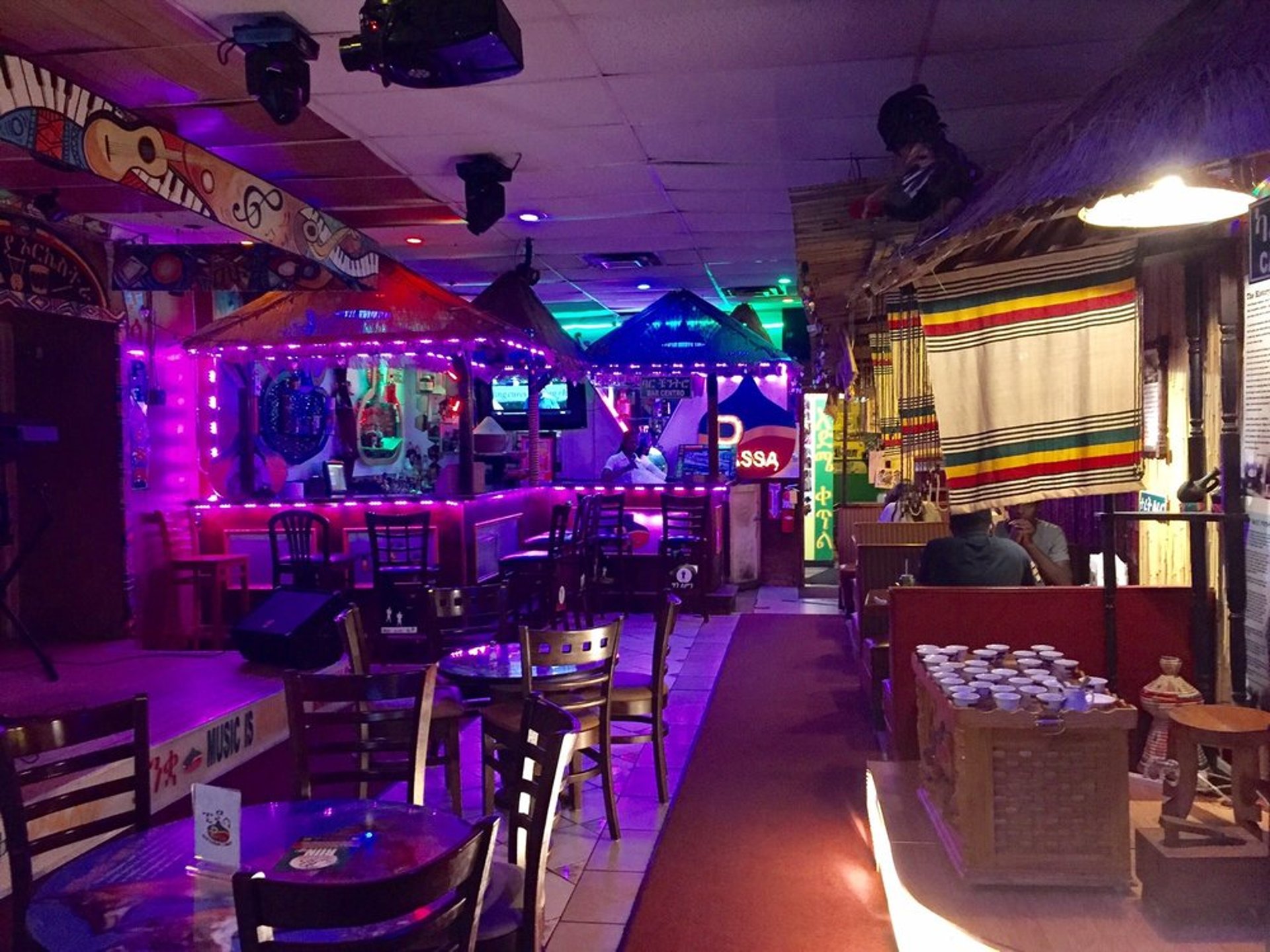 gray computer monitor