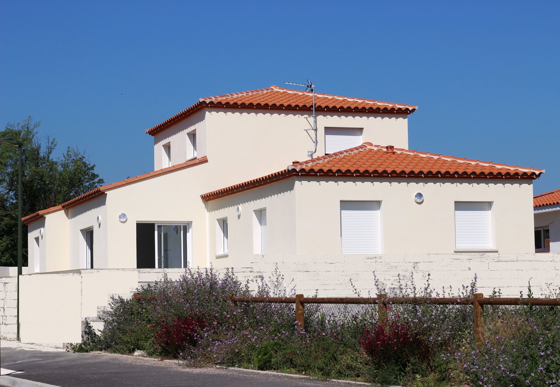 black and brown leather padded tub sofa