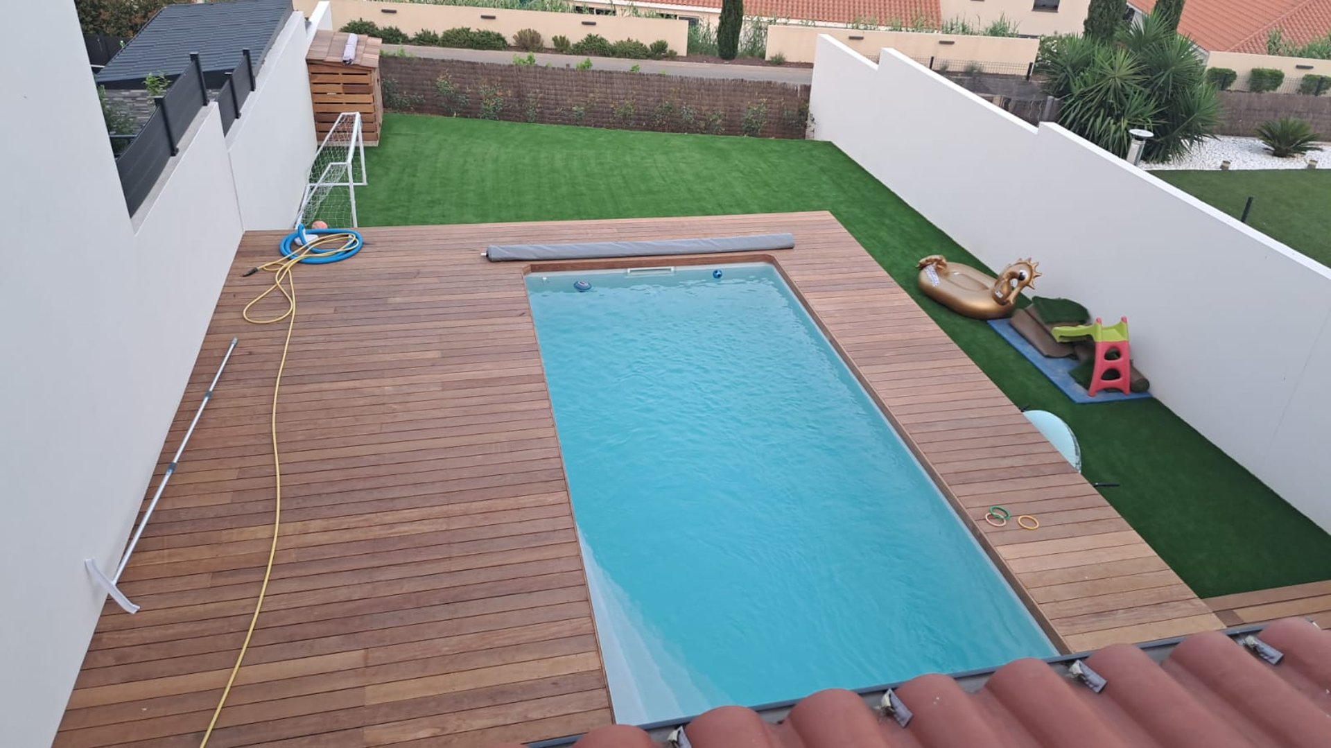 black and white bed linen