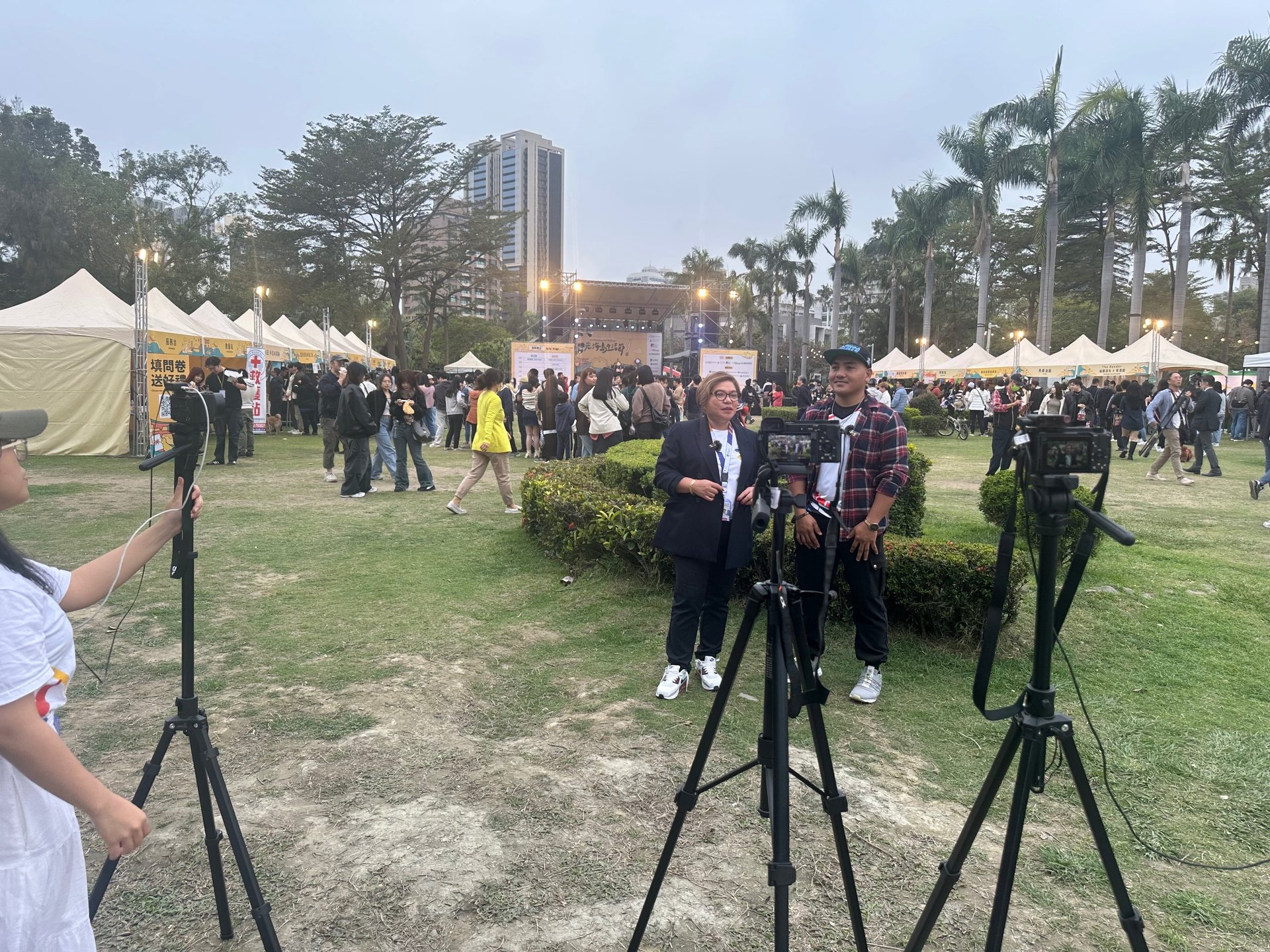 black and brown leather padded tub sofa