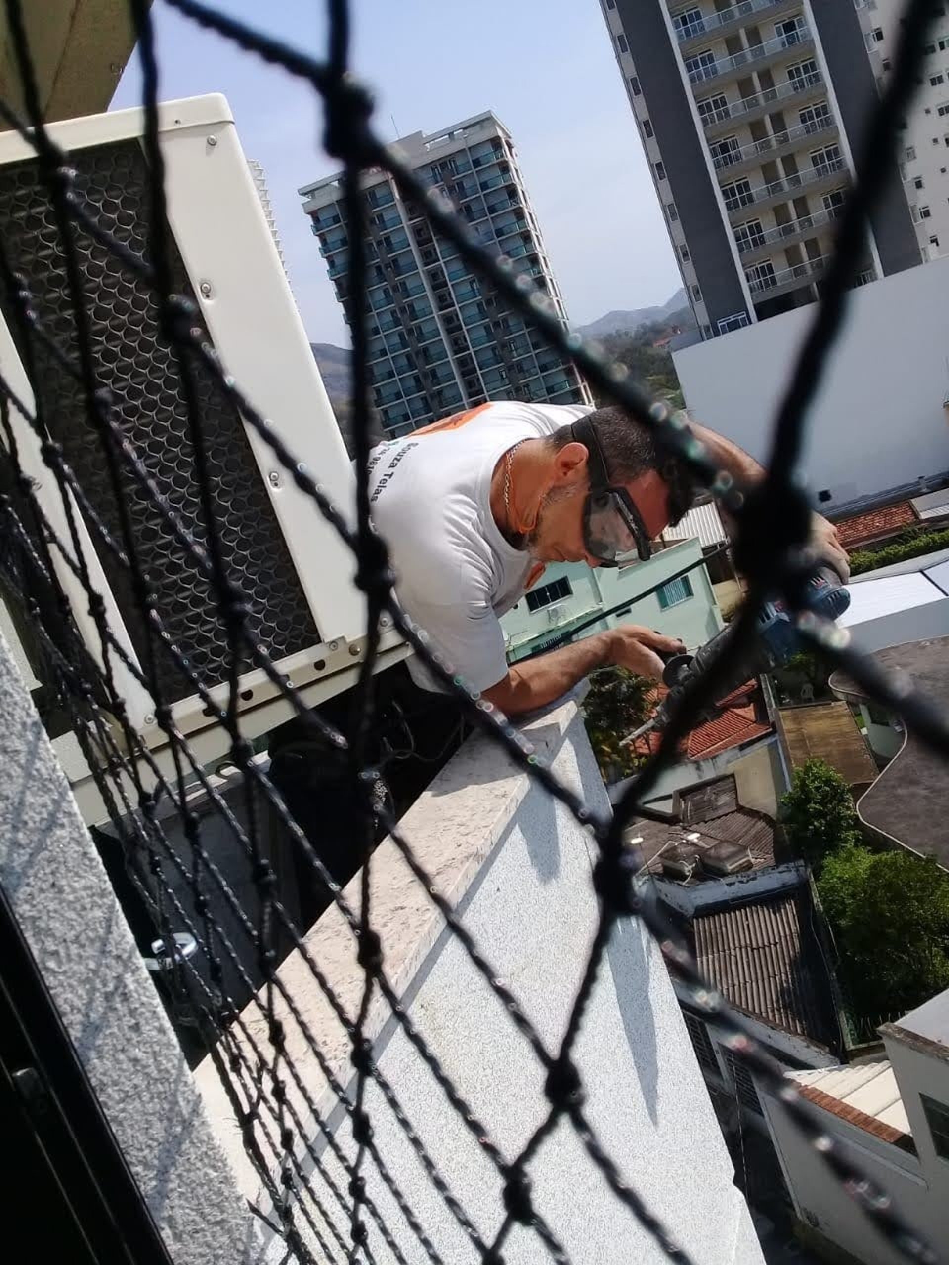 gray computer monitor