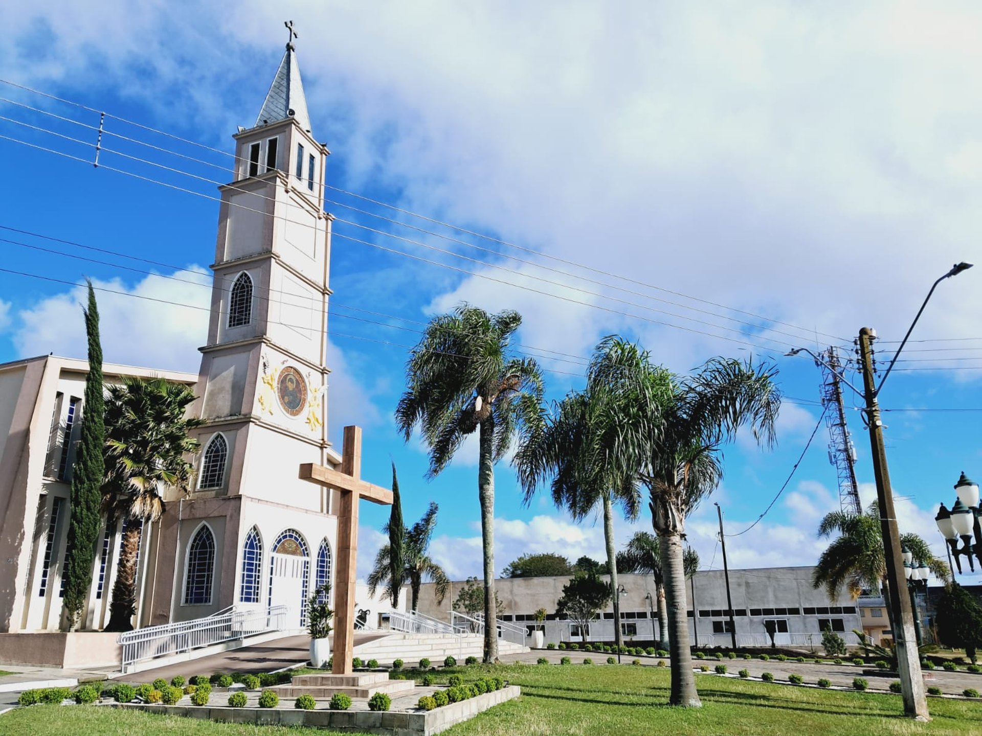 an abstract photo of a curved building with a blue sky in the background