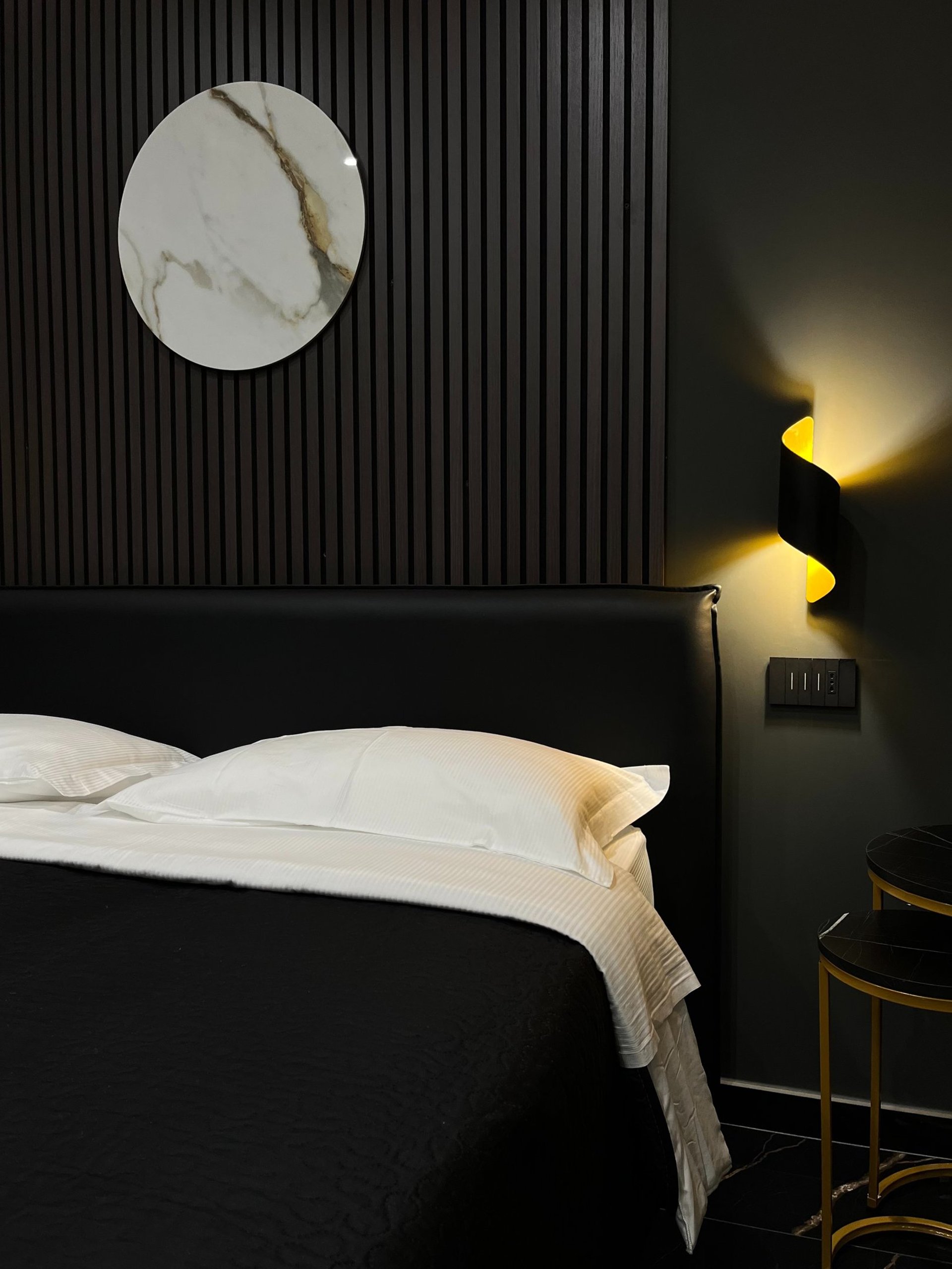 black and white bed linen