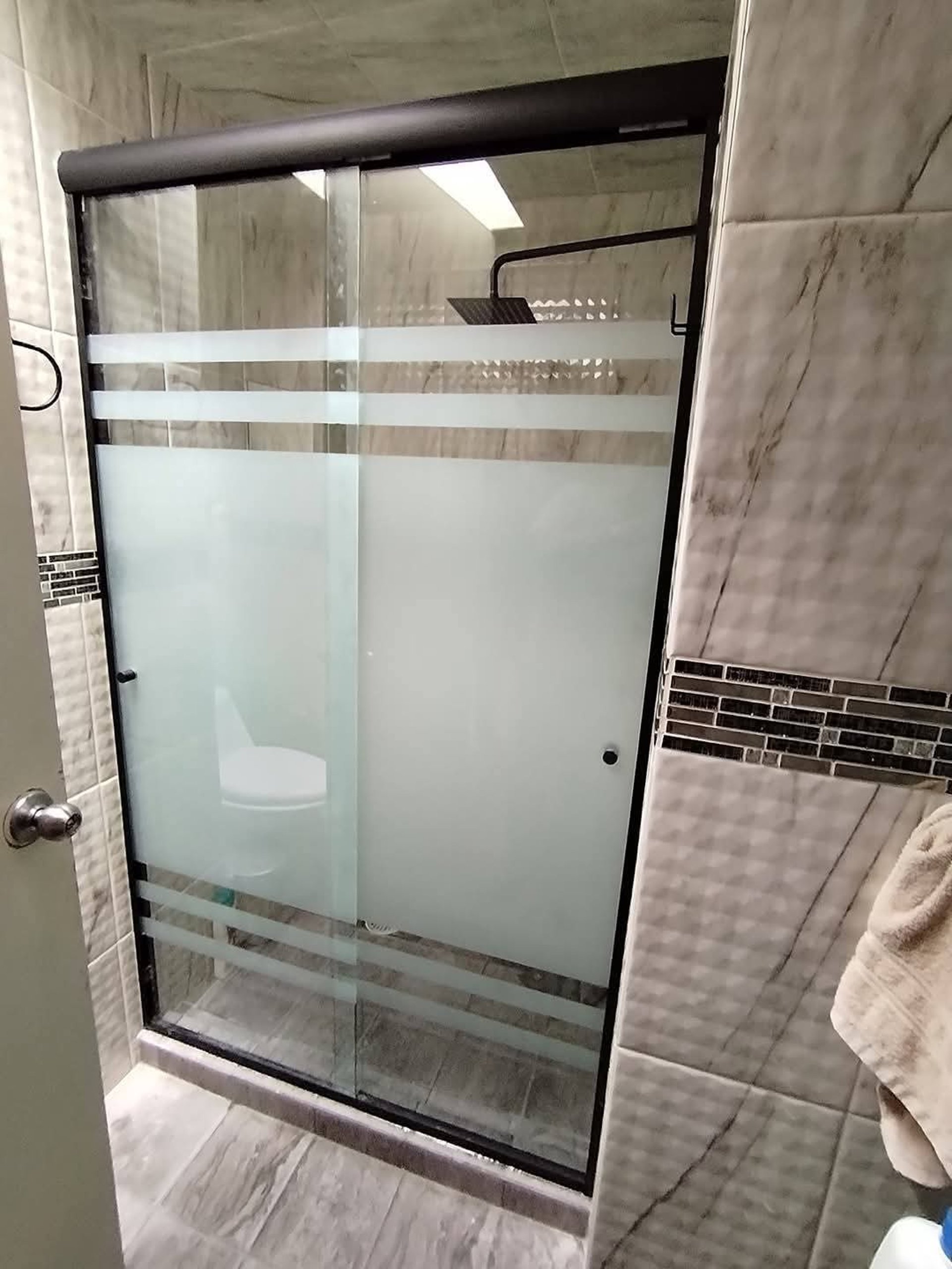 gray computer monitor