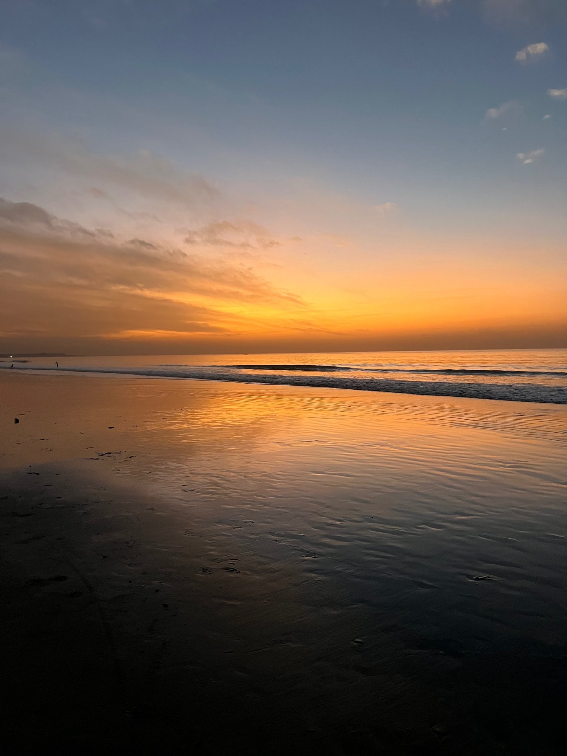 gray computer monitor