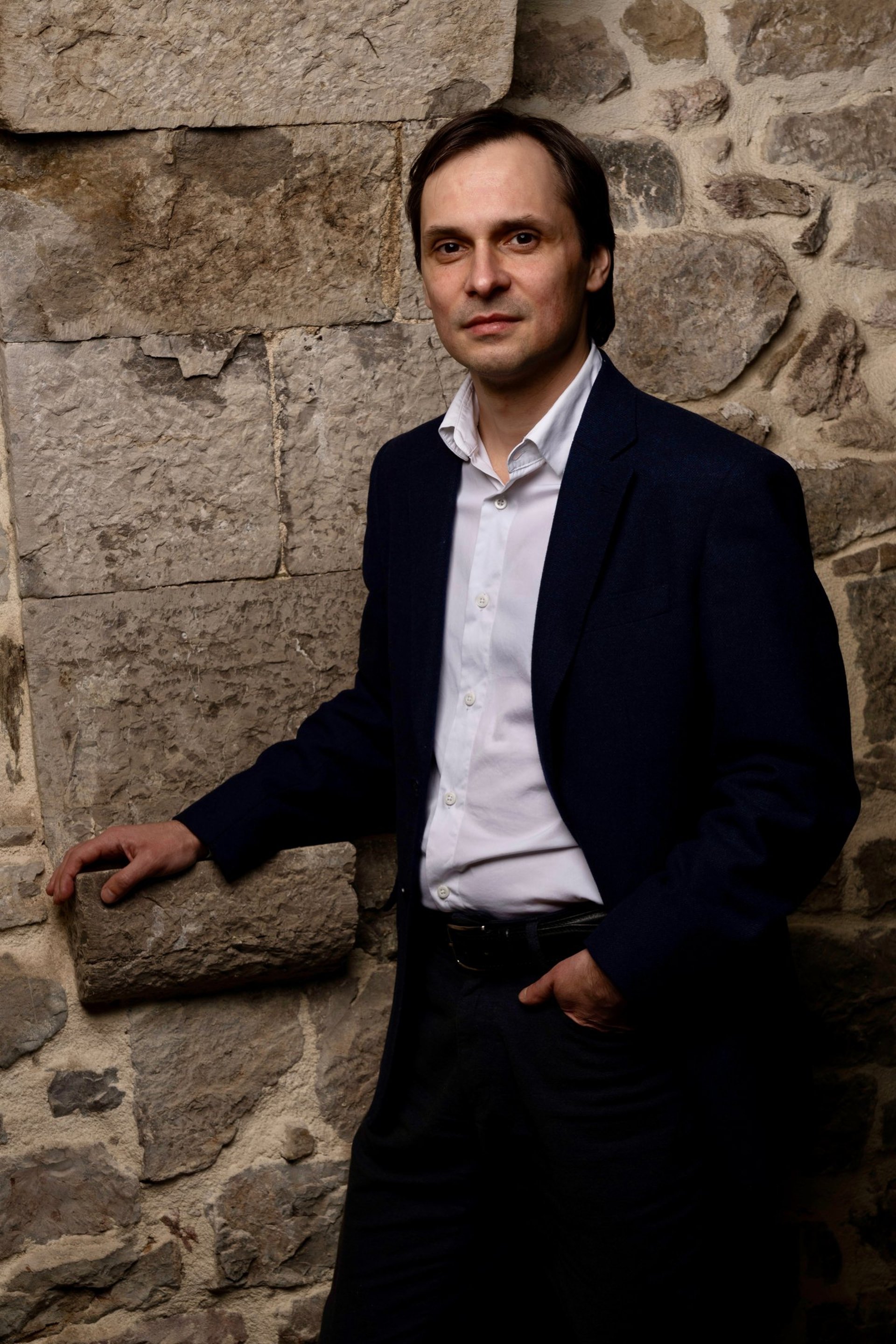 gray computer monitor