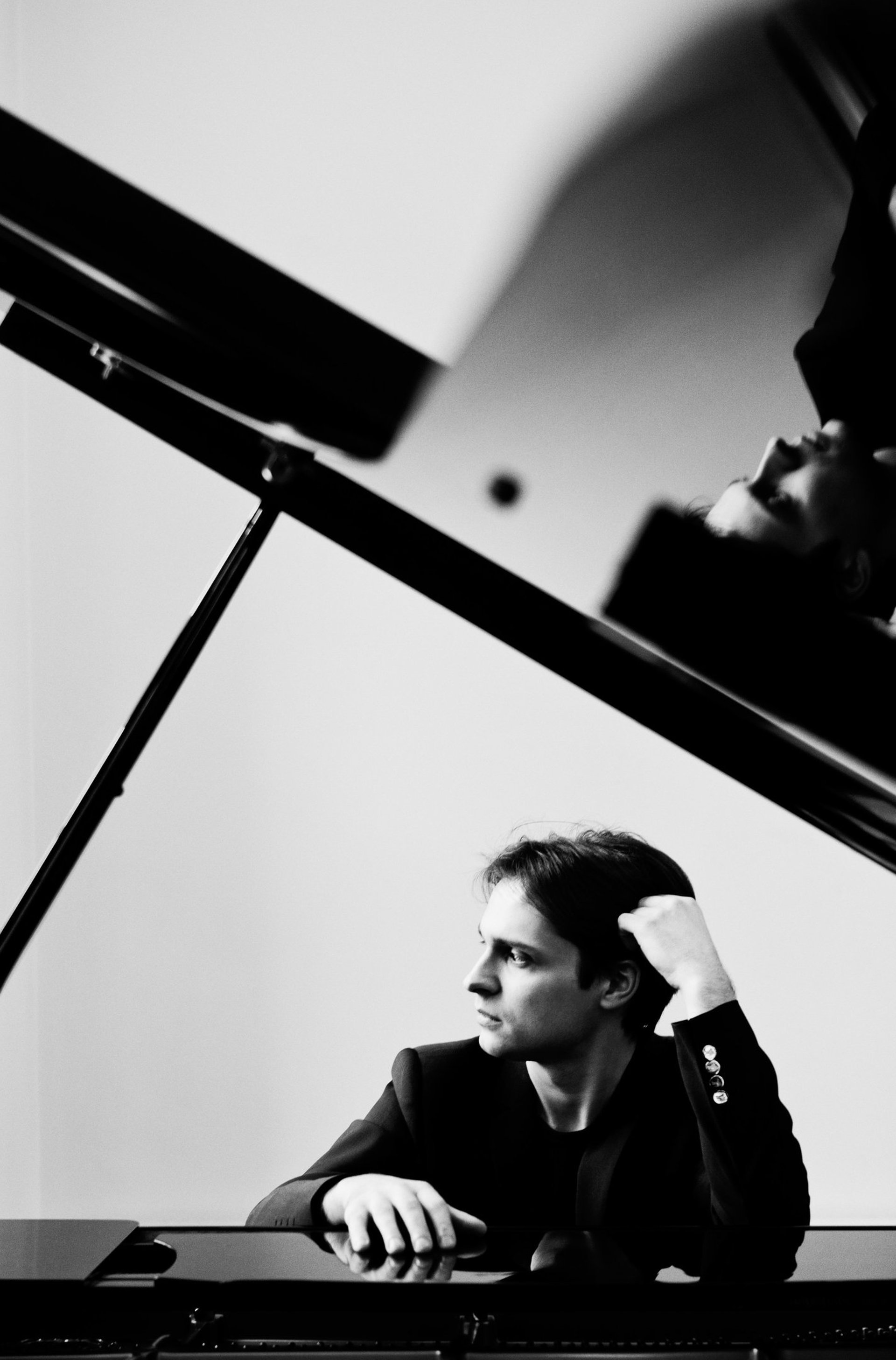 black and white bed linen