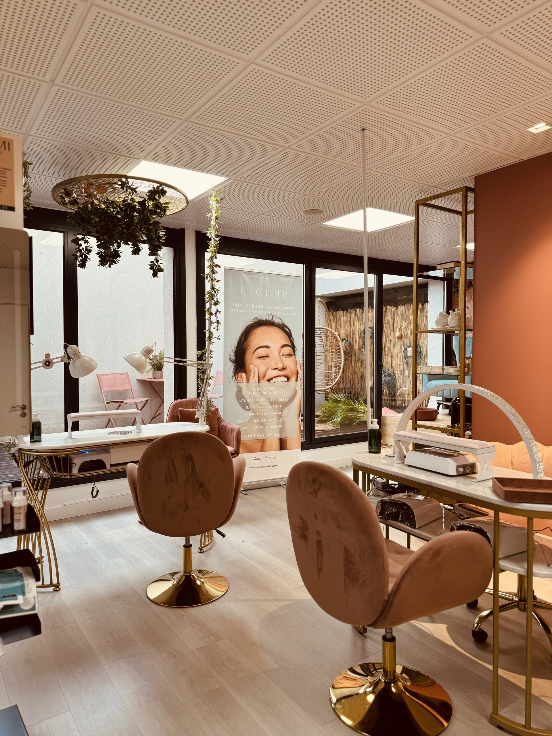 gray computer monitor