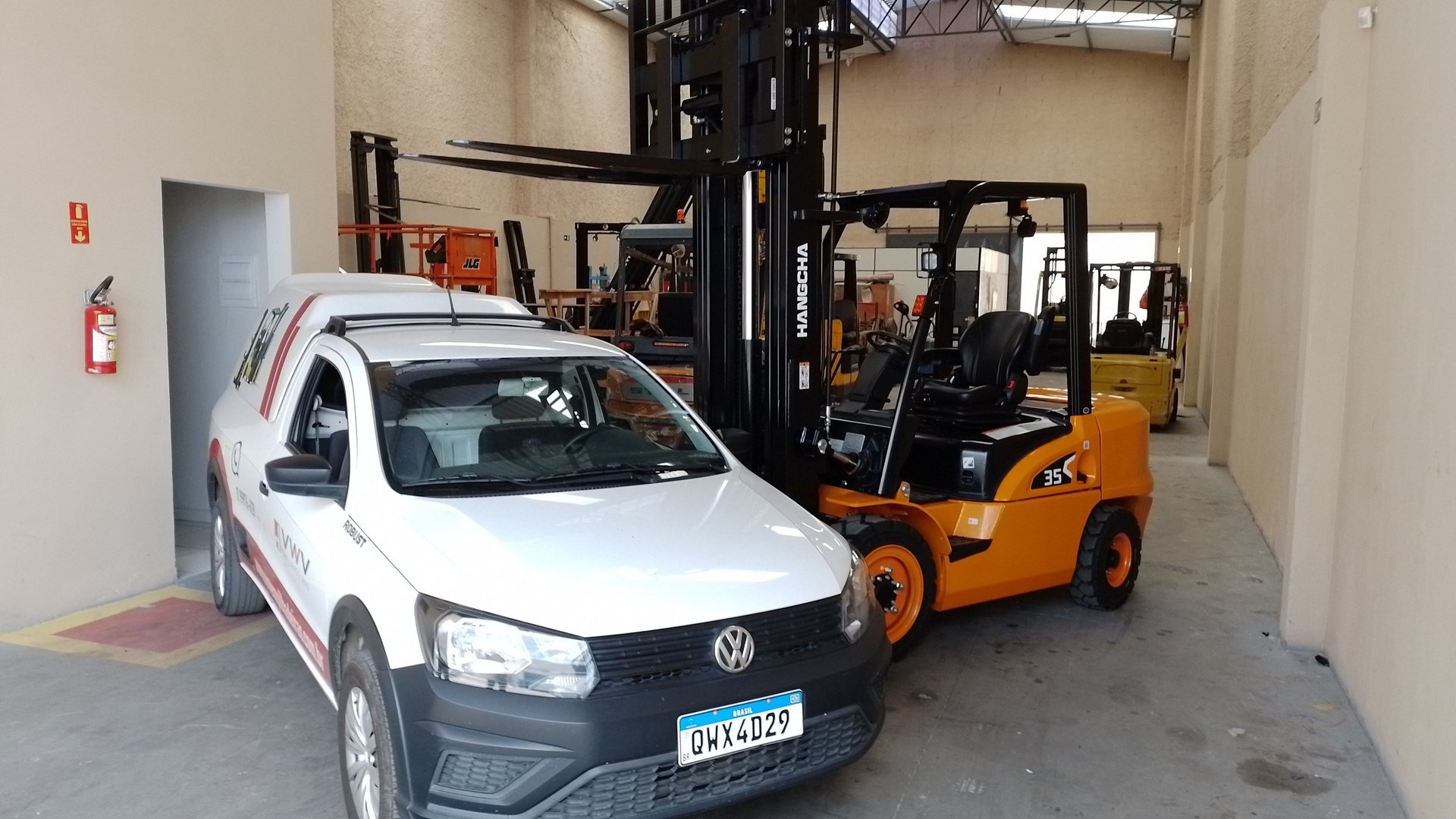 gray computer monitor