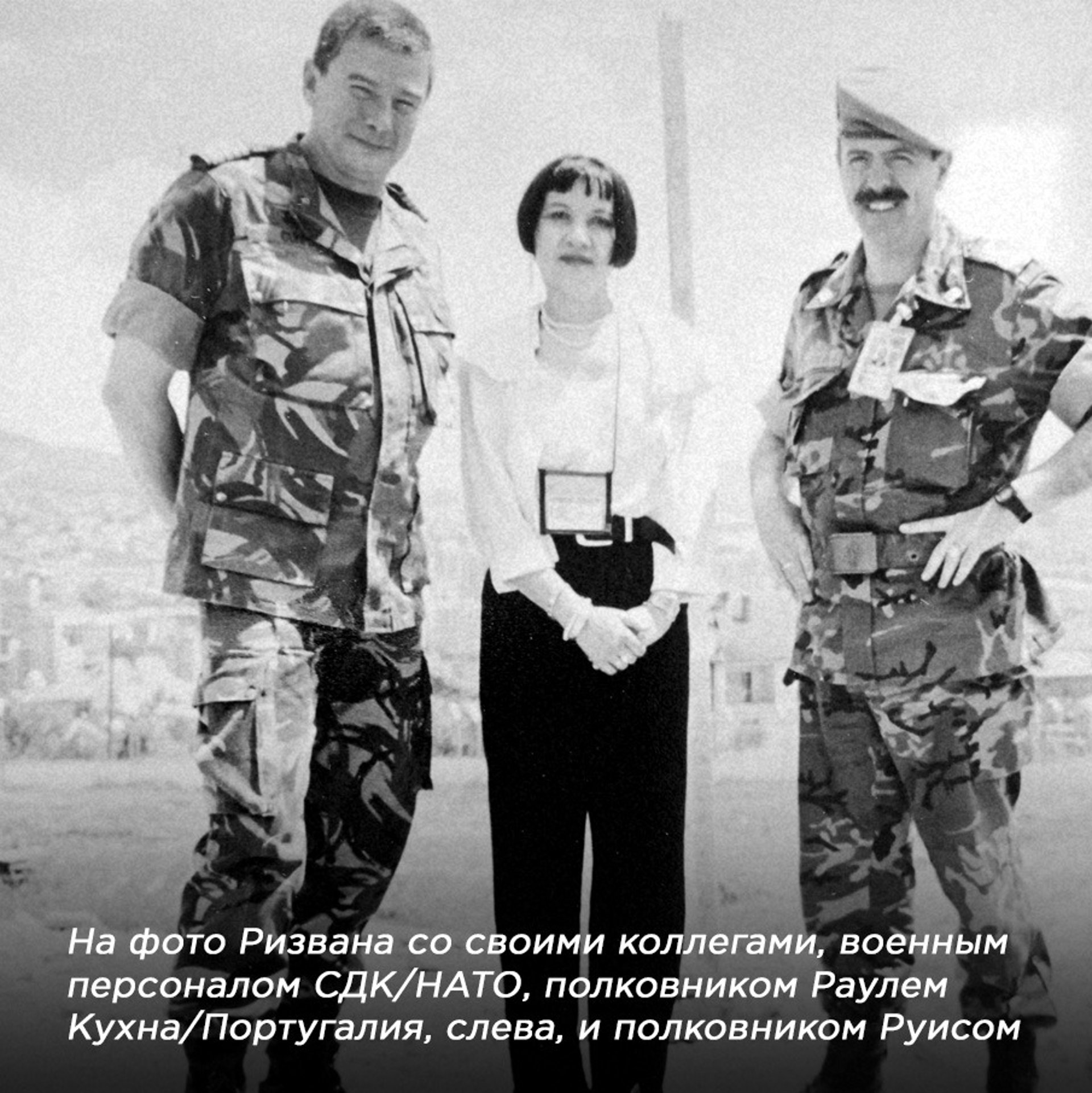 gray computer monitor