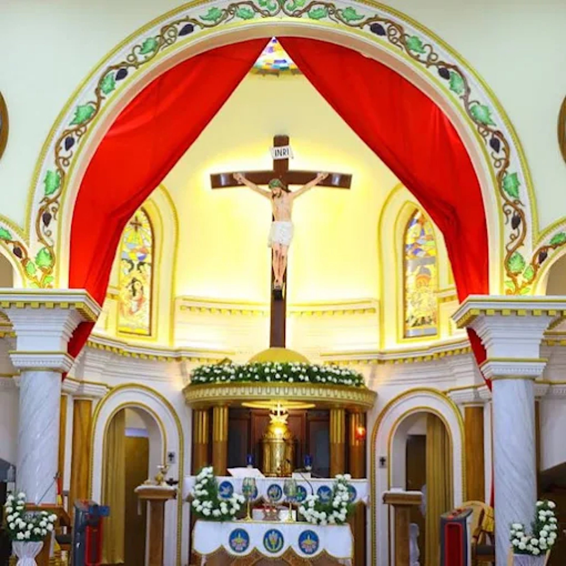 black and white bed linen