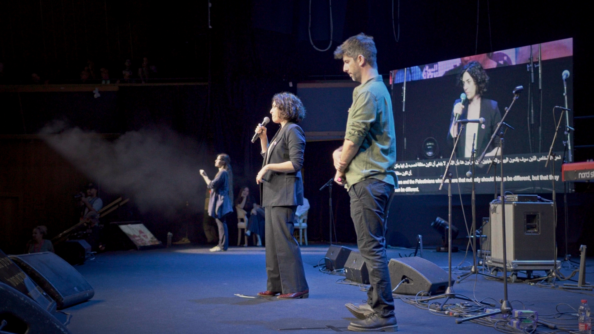 black and white bed linen