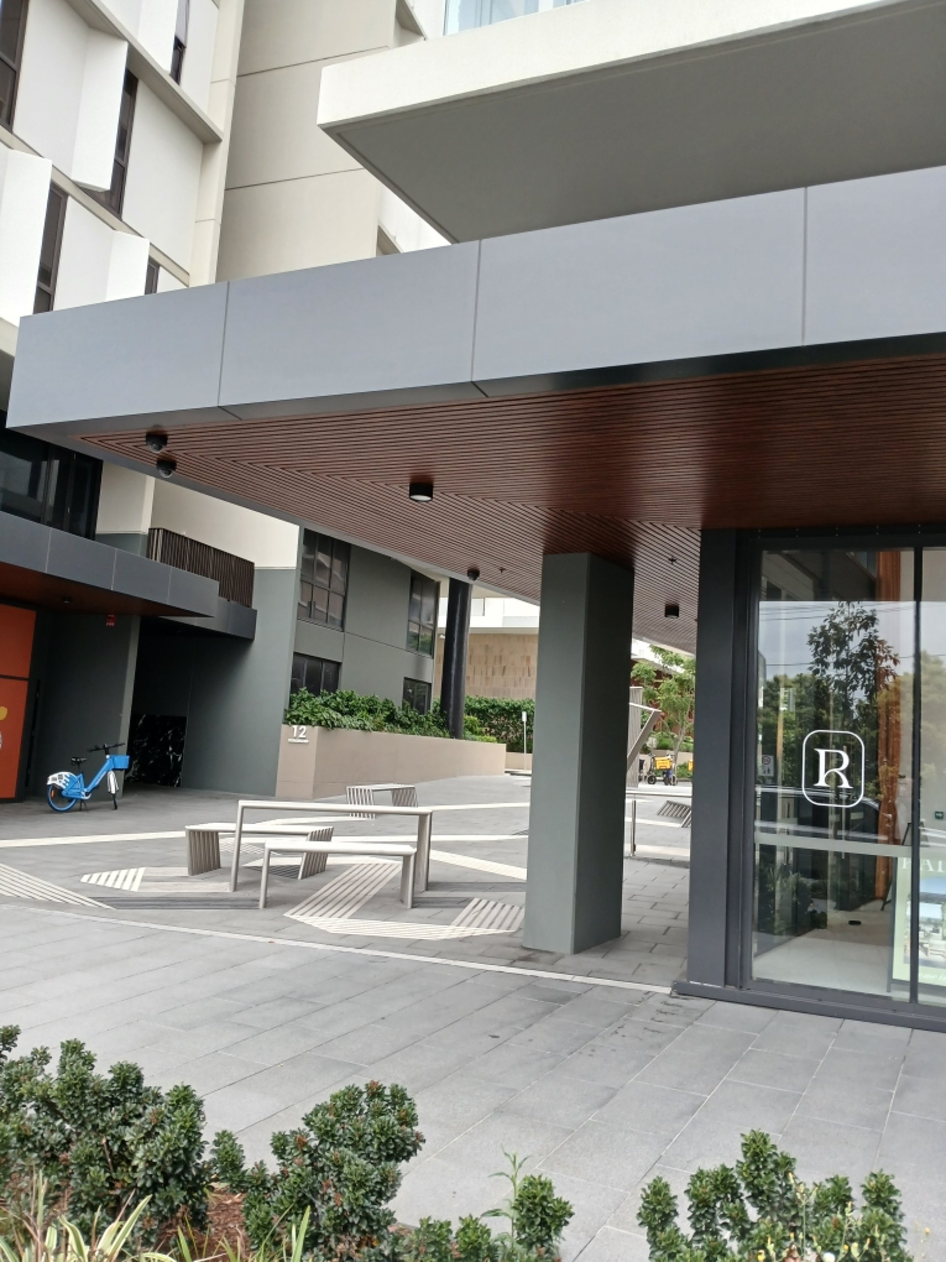 gray computer monitor