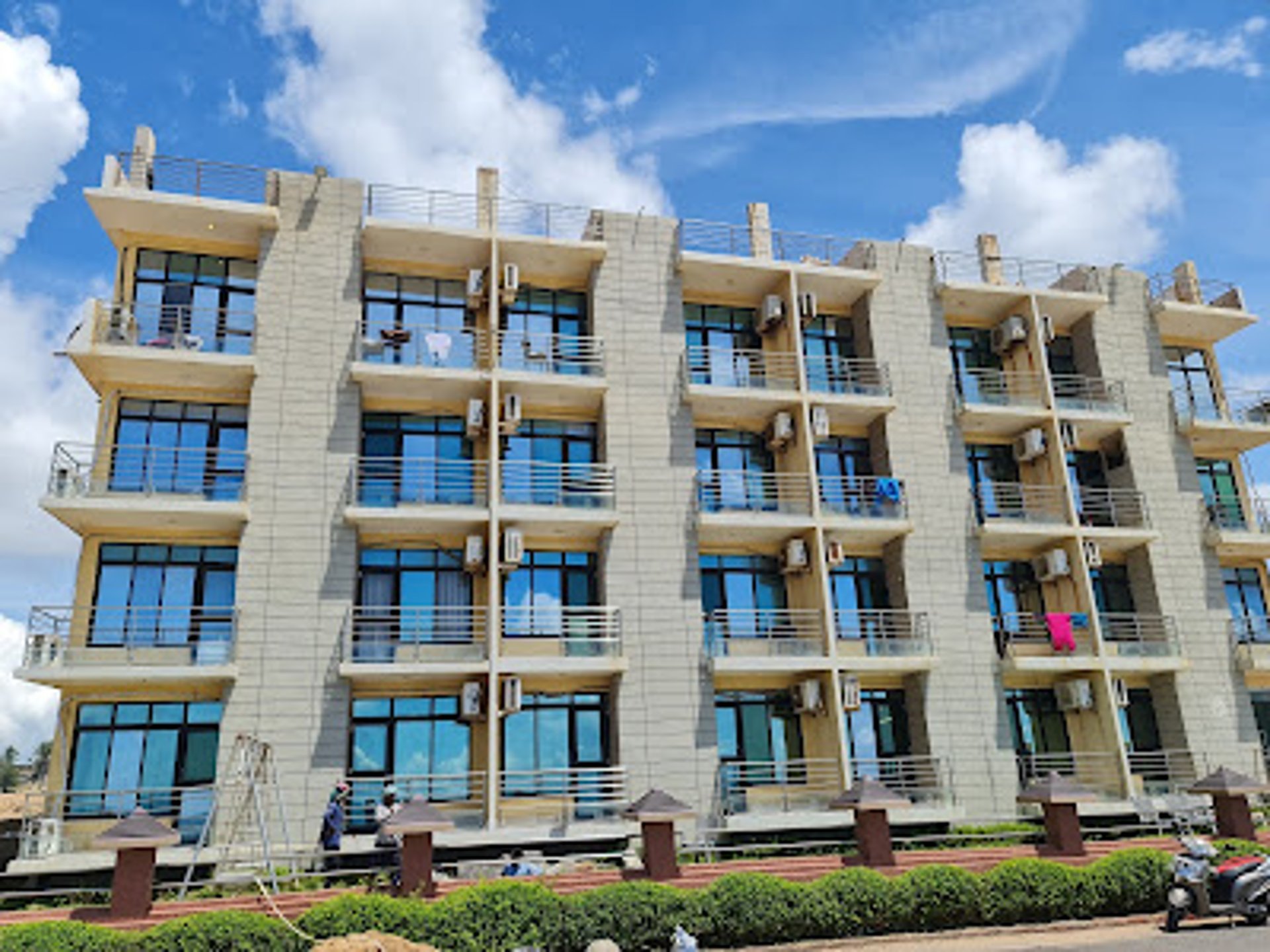 black and white bed linen