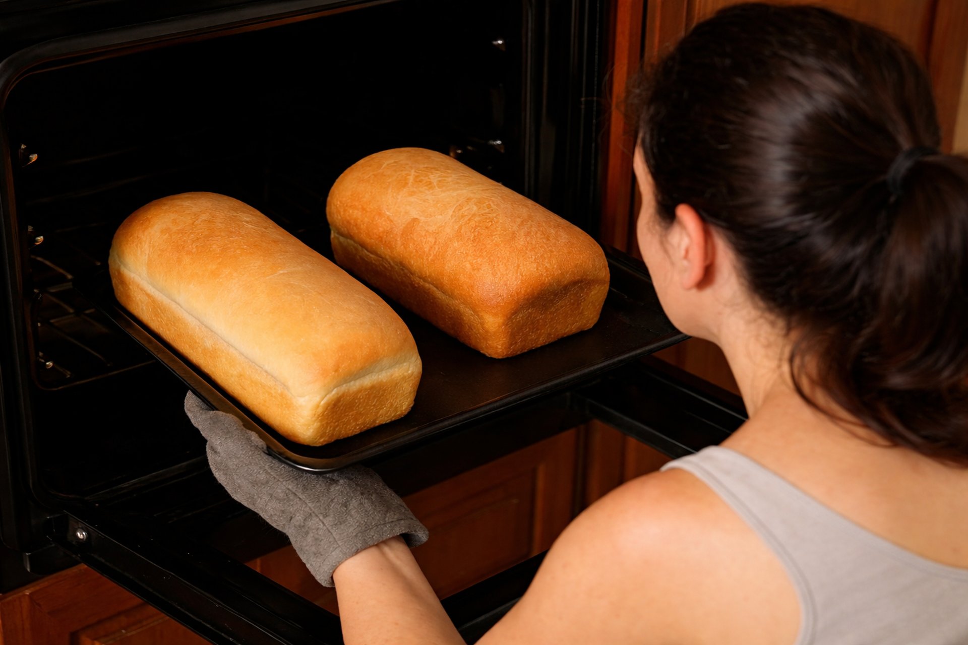 black and white bed linen