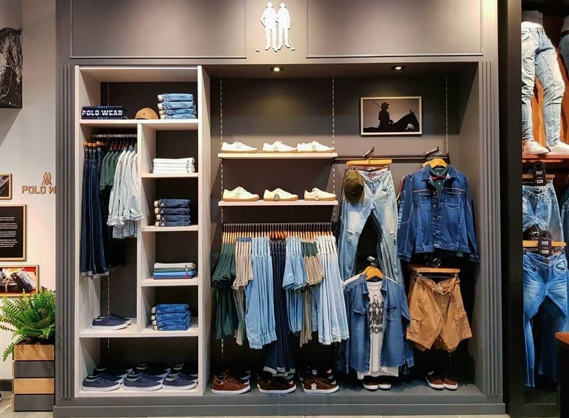 black and white bed linen