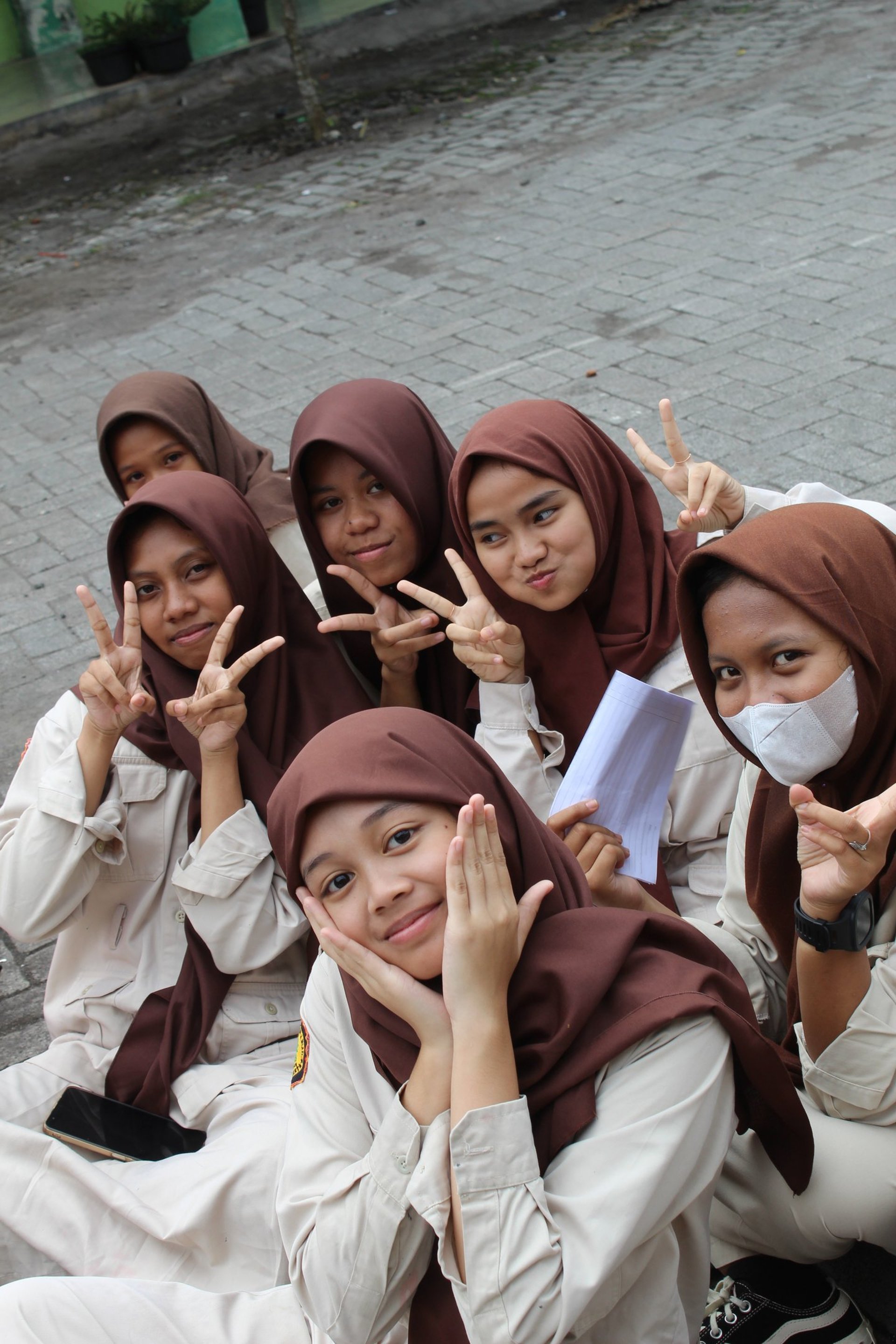 gray computer monitor