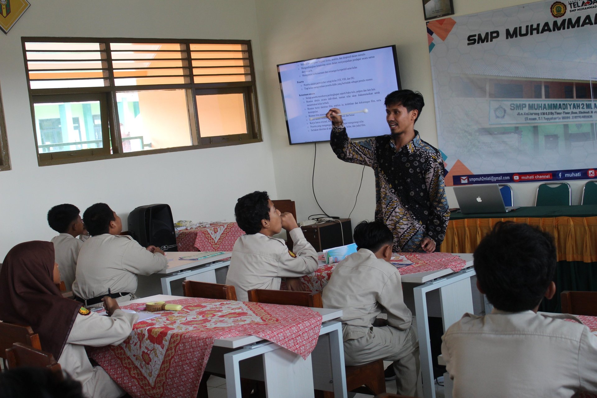 gray computer monitor