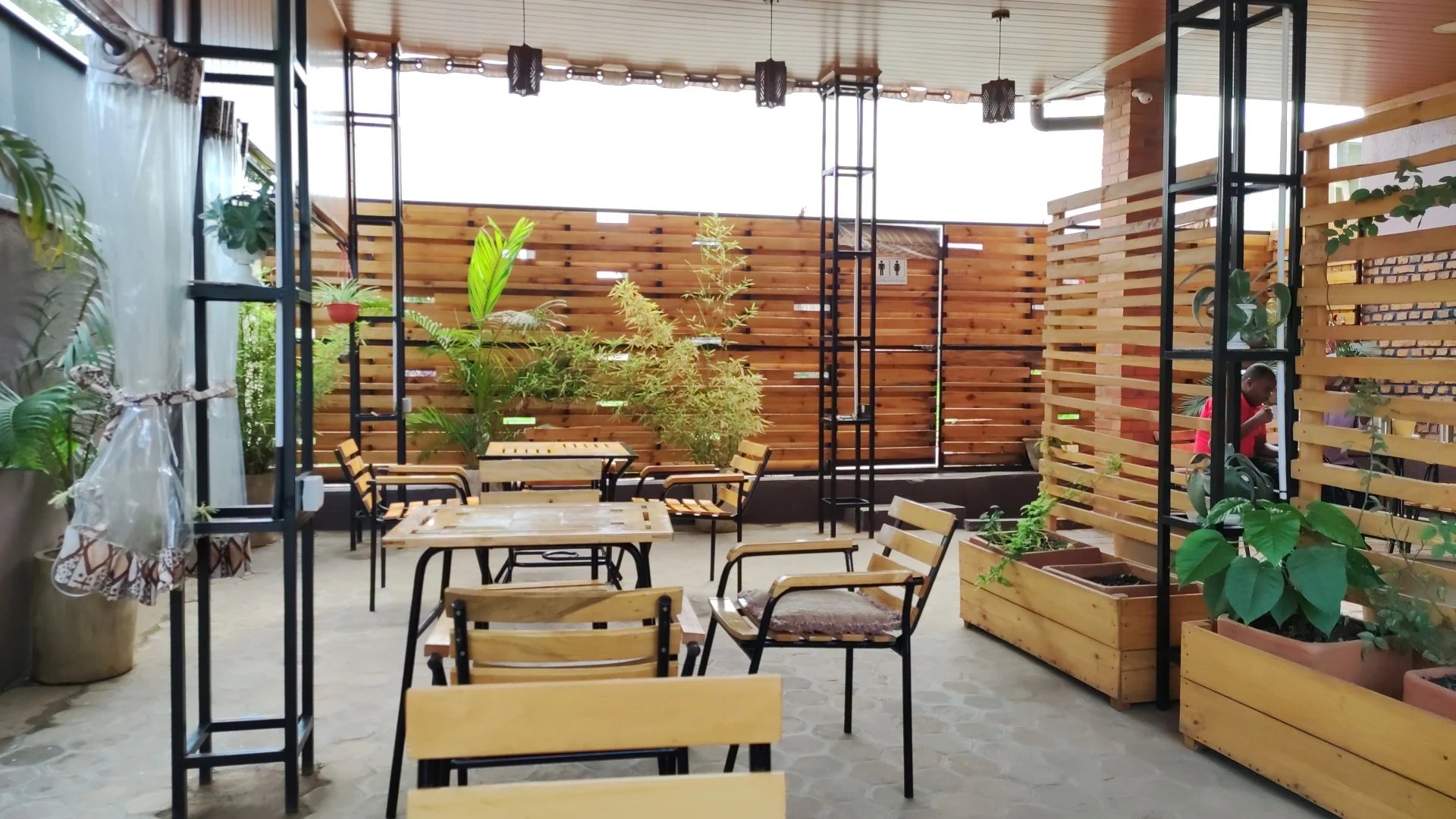 black and white bed linen