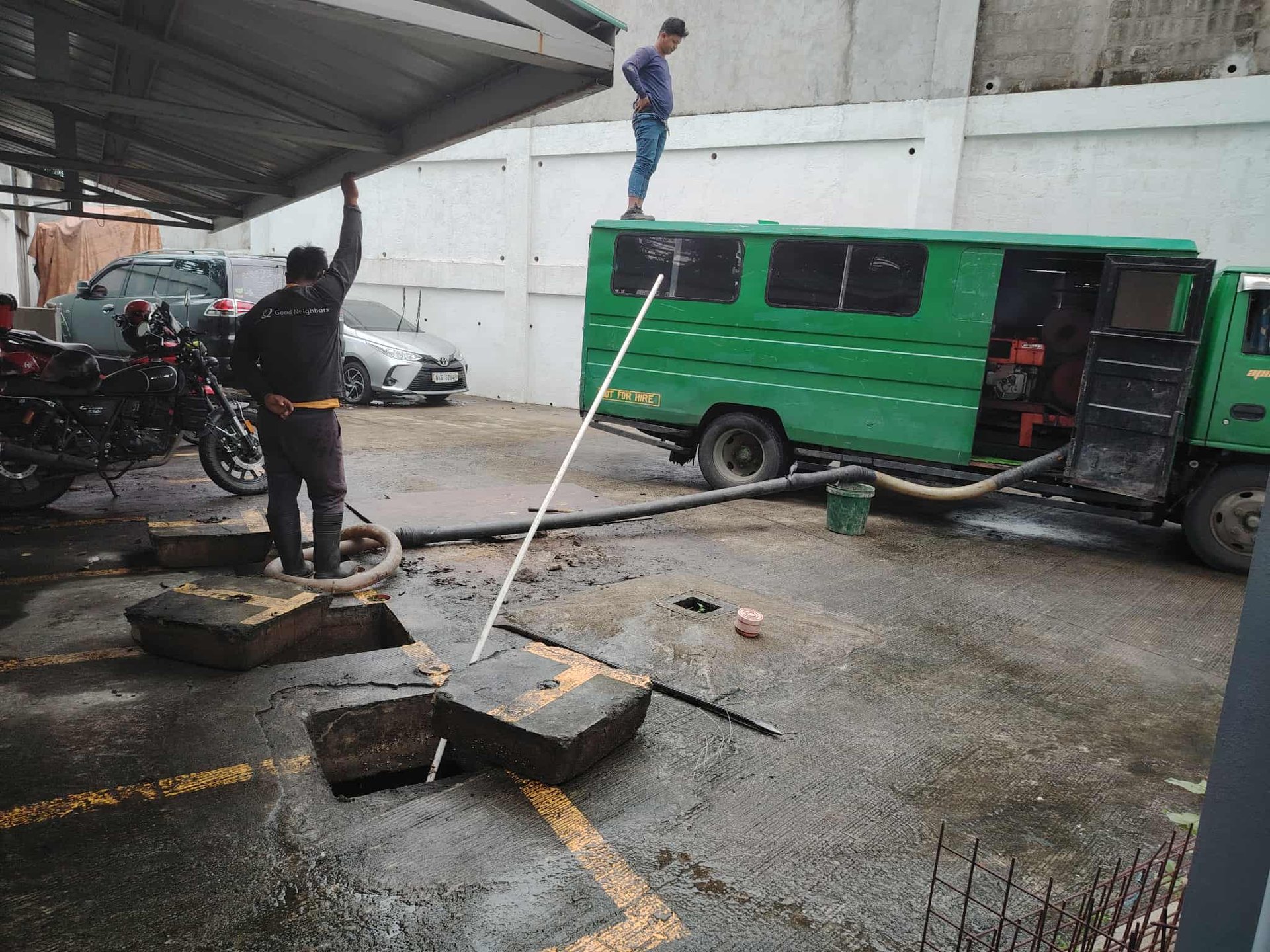 black and white bed linen