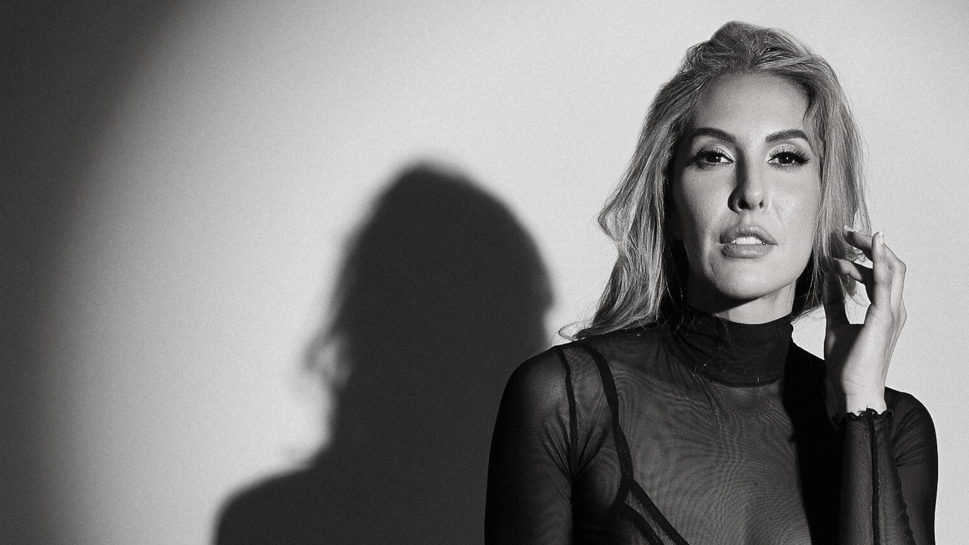 black and white bed linen