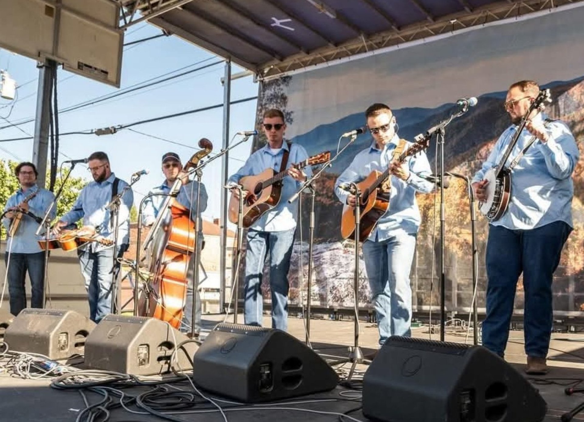 gray computer monitor