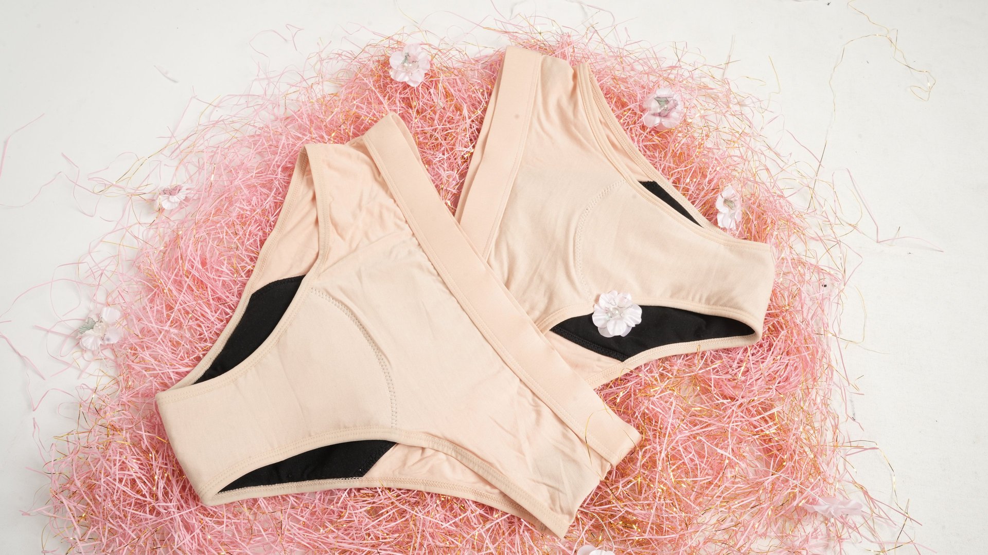 black and white bed linen