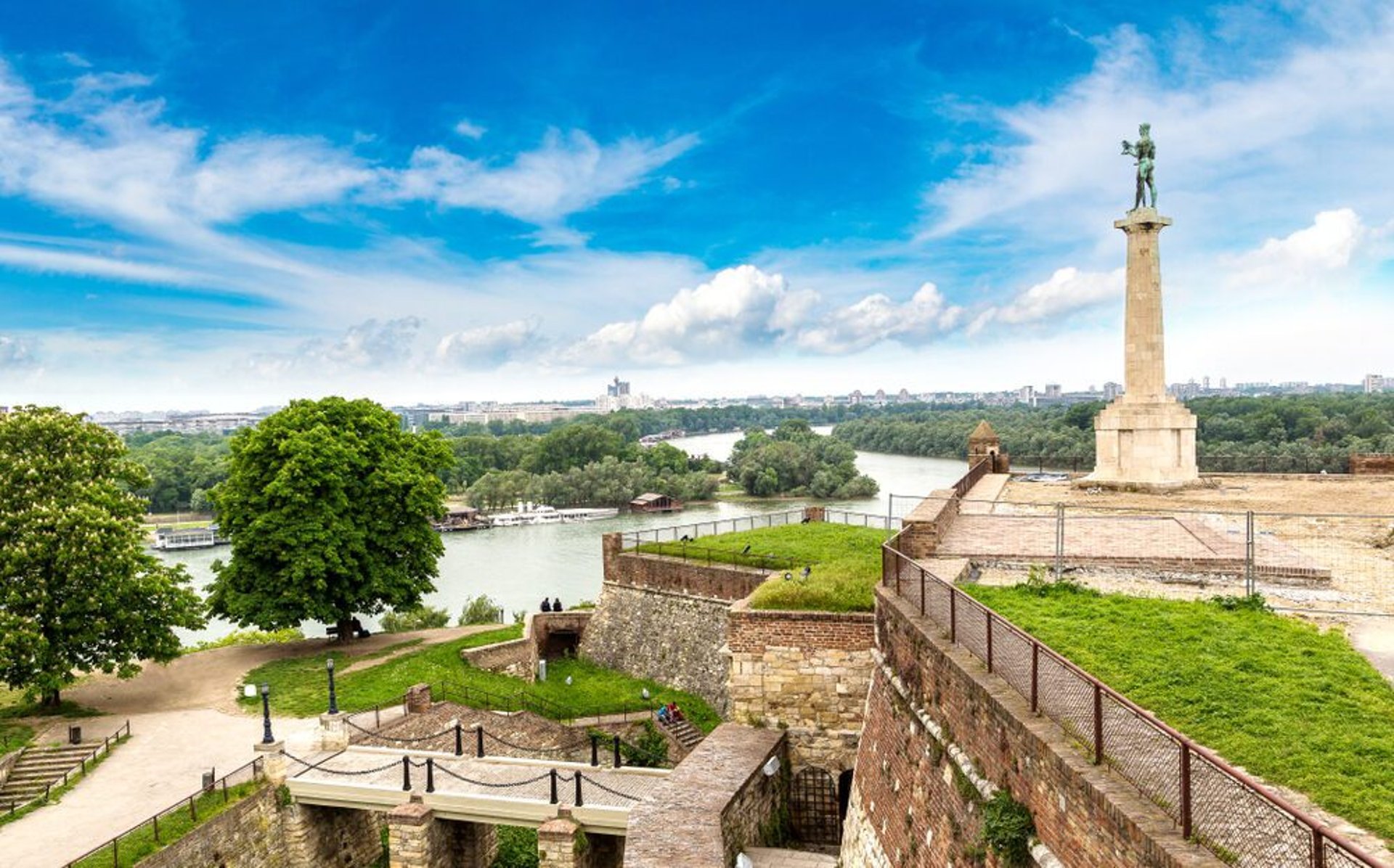 gray computer monitor