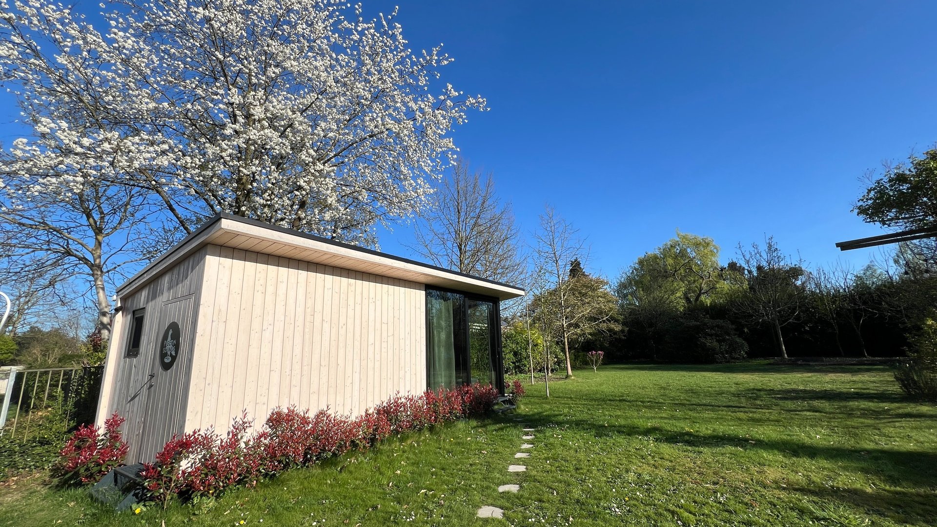 black and white bed linen