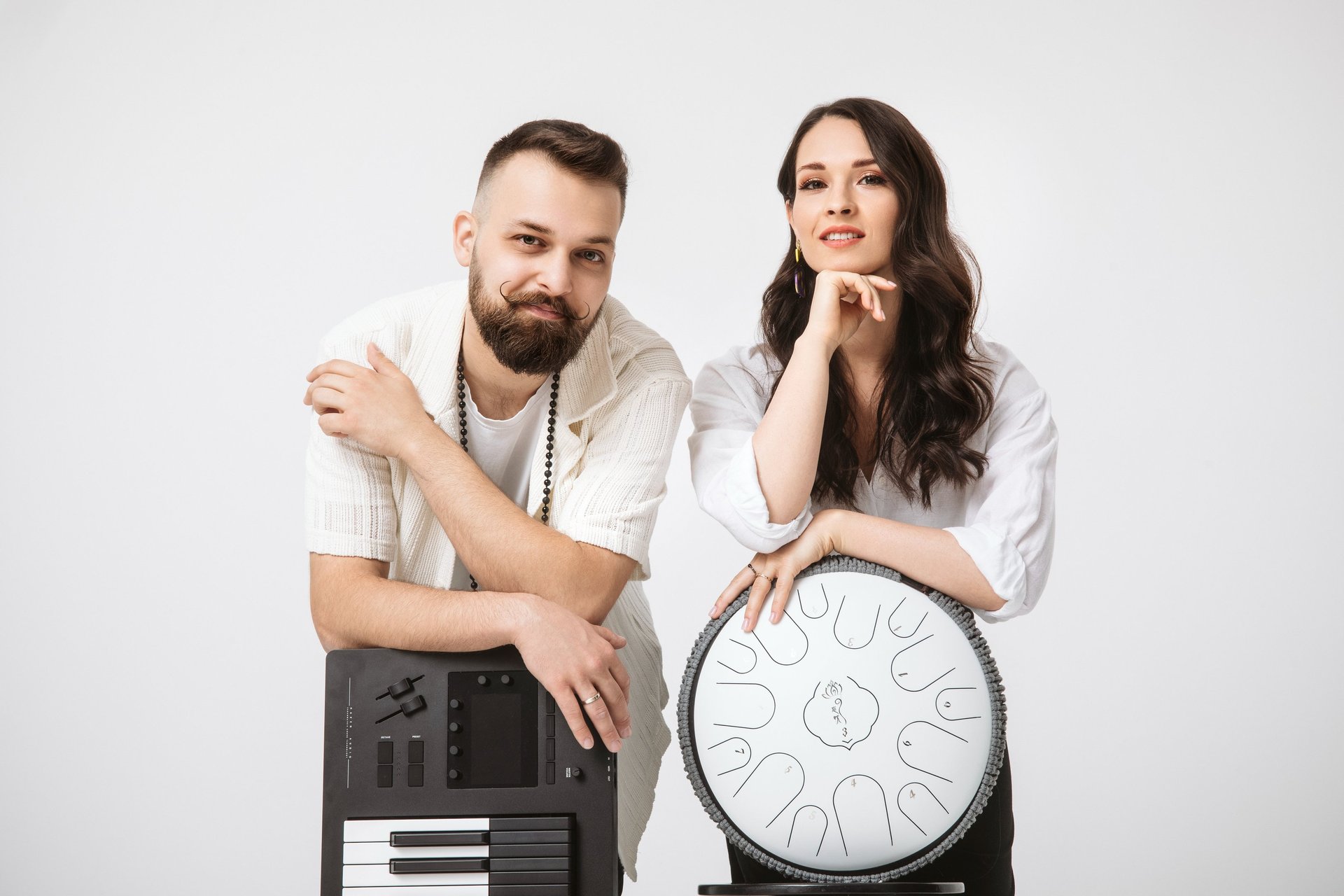 black and white bed linen