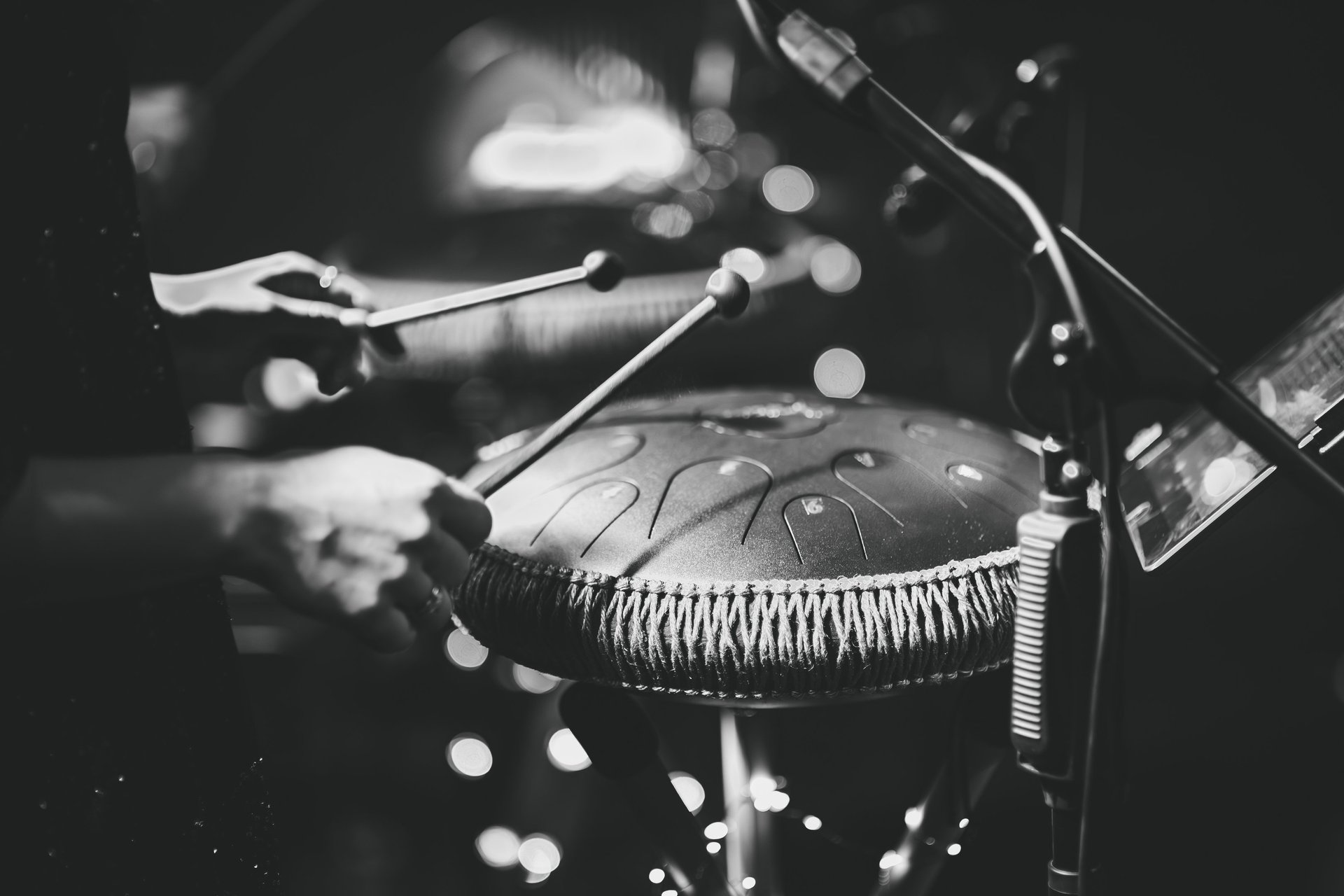 black and white bed linen