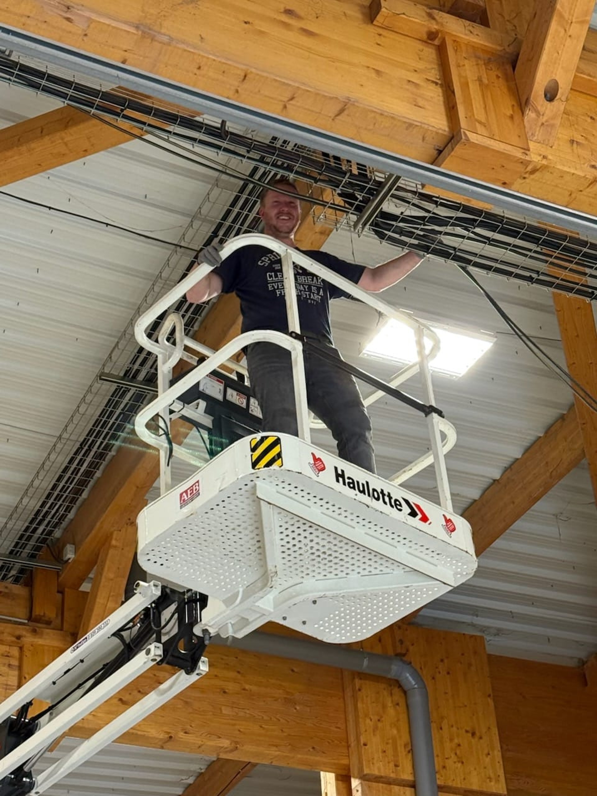 a bunch of wires that are connected to each other