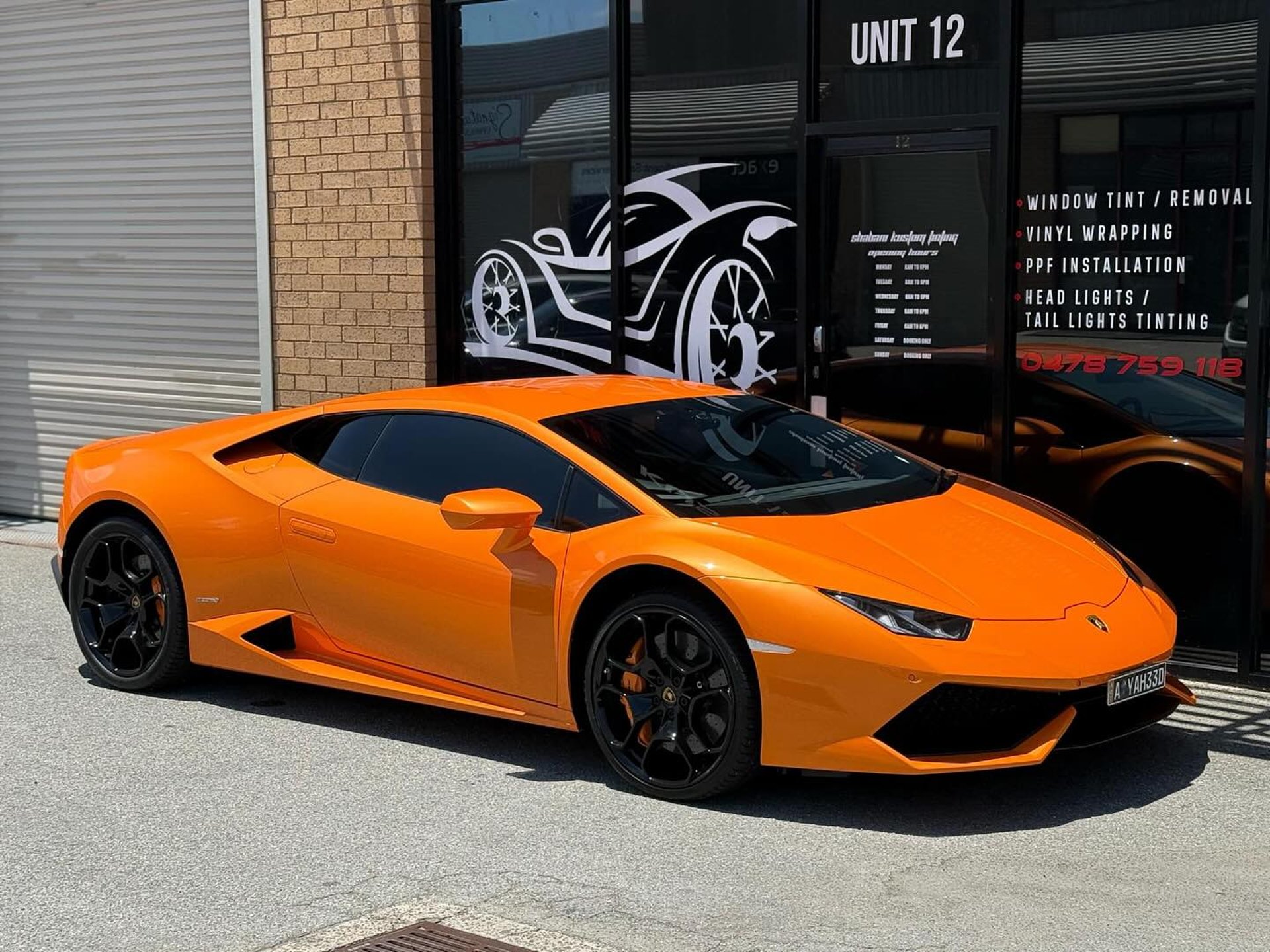 gray computer monitor